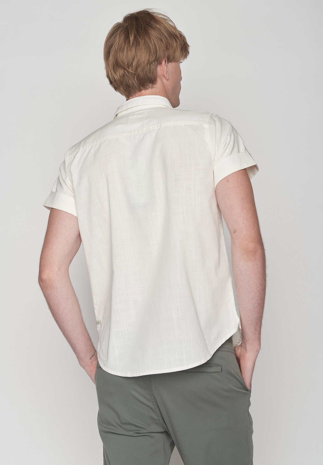 Creme White: Lässiges Hemd aus Bio-Baumwolle für Herren [10006]