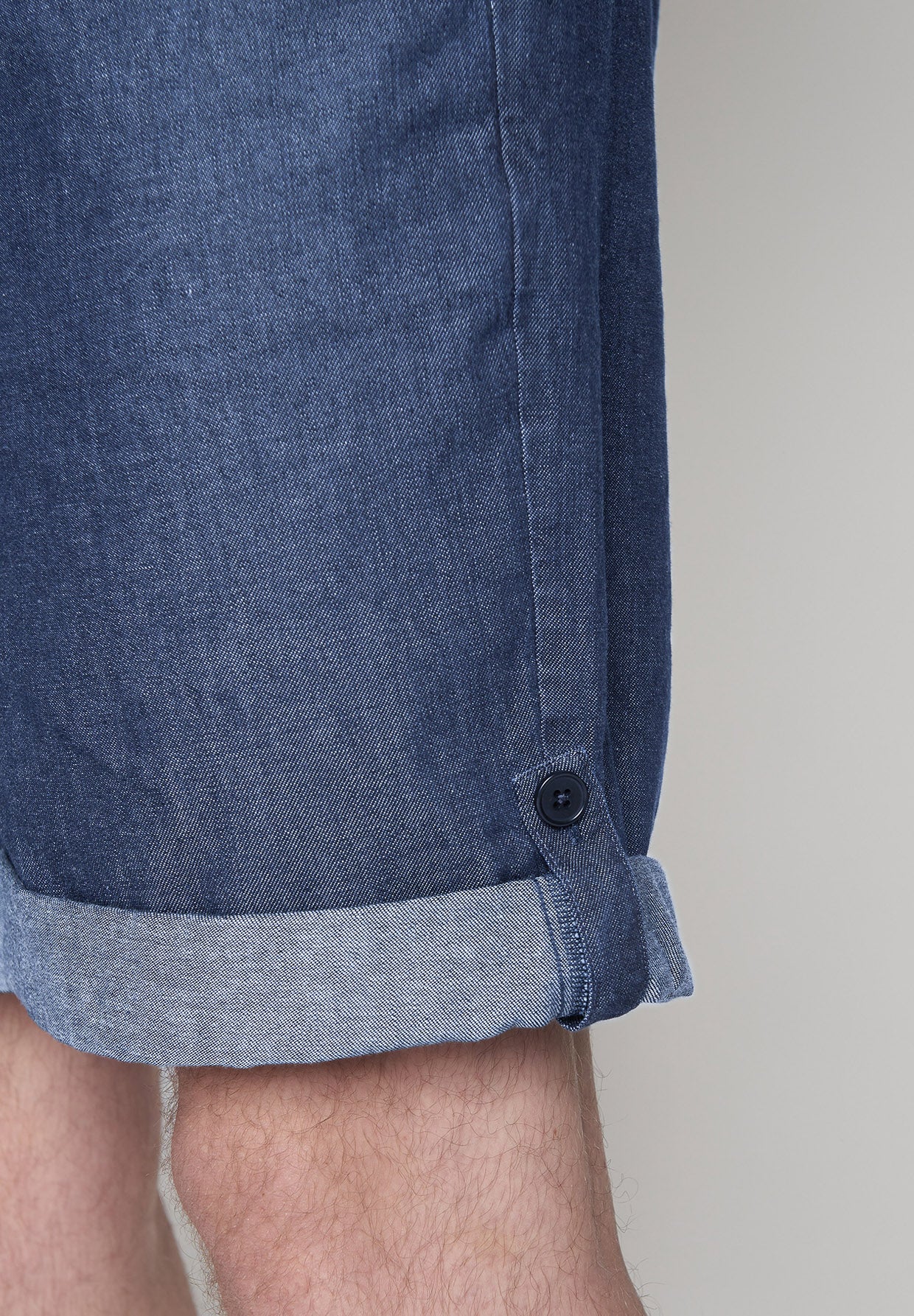 Light Denim: Sommerliche Hose aus Bio-Baumwolle für Herren [10014]