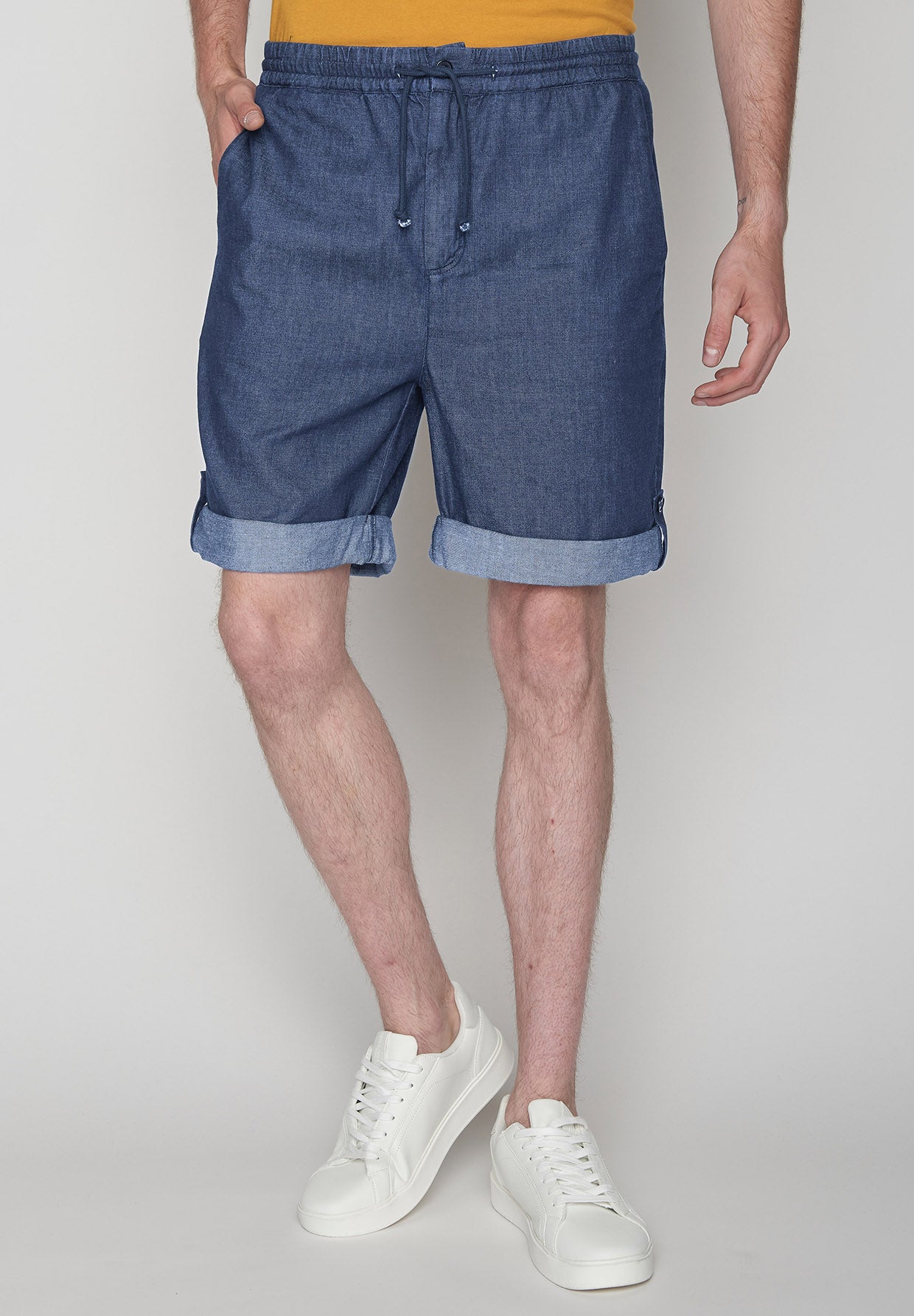 Light Denim: Sommerliche Hose aus Bio-Baumwolle für Herren [10015]