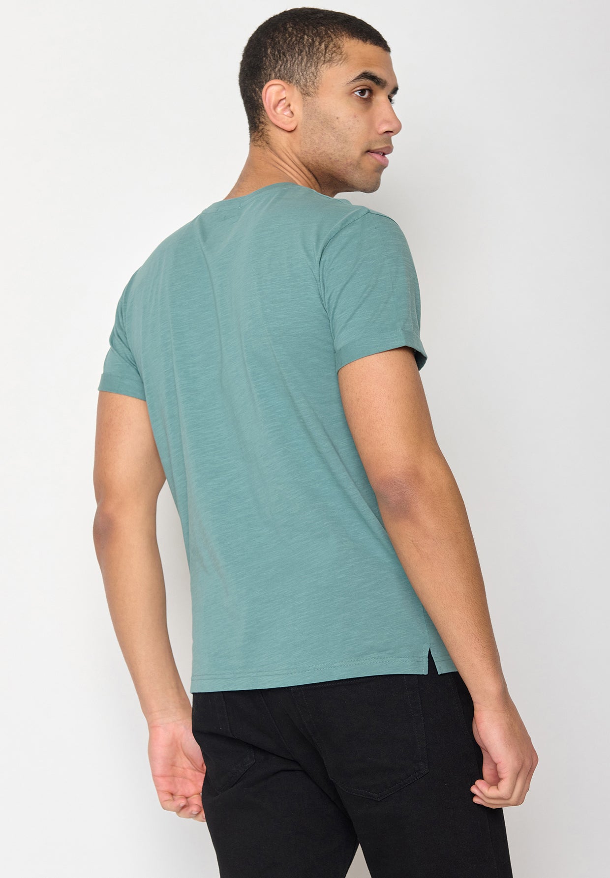 Deep Sage: Lässiges T-Shirt aus Bio-Baumwoll Mix für Herren [10172]