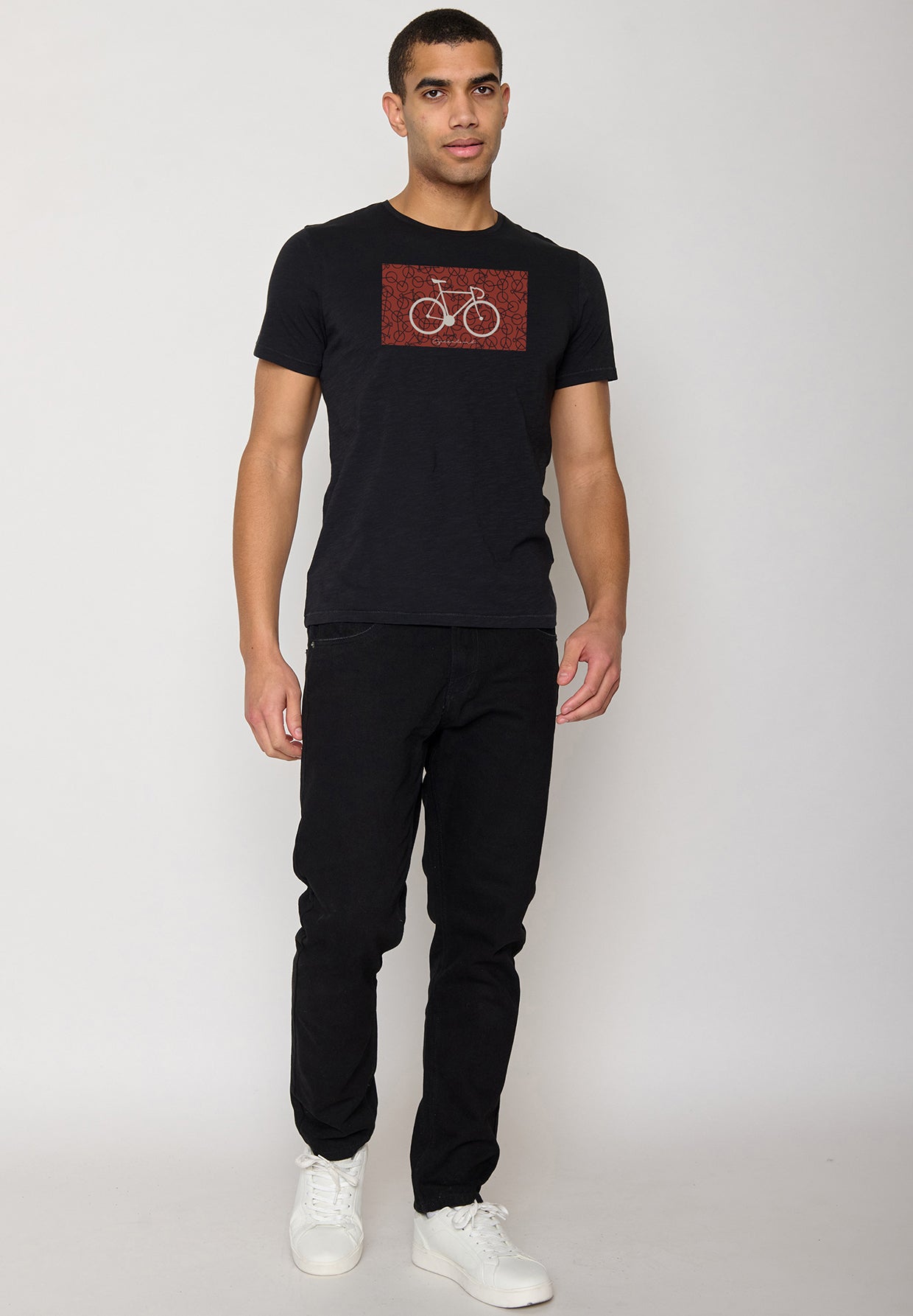 Black: Lässiges T-Shirt aus Bio-Baumwolle für Herren [10231]