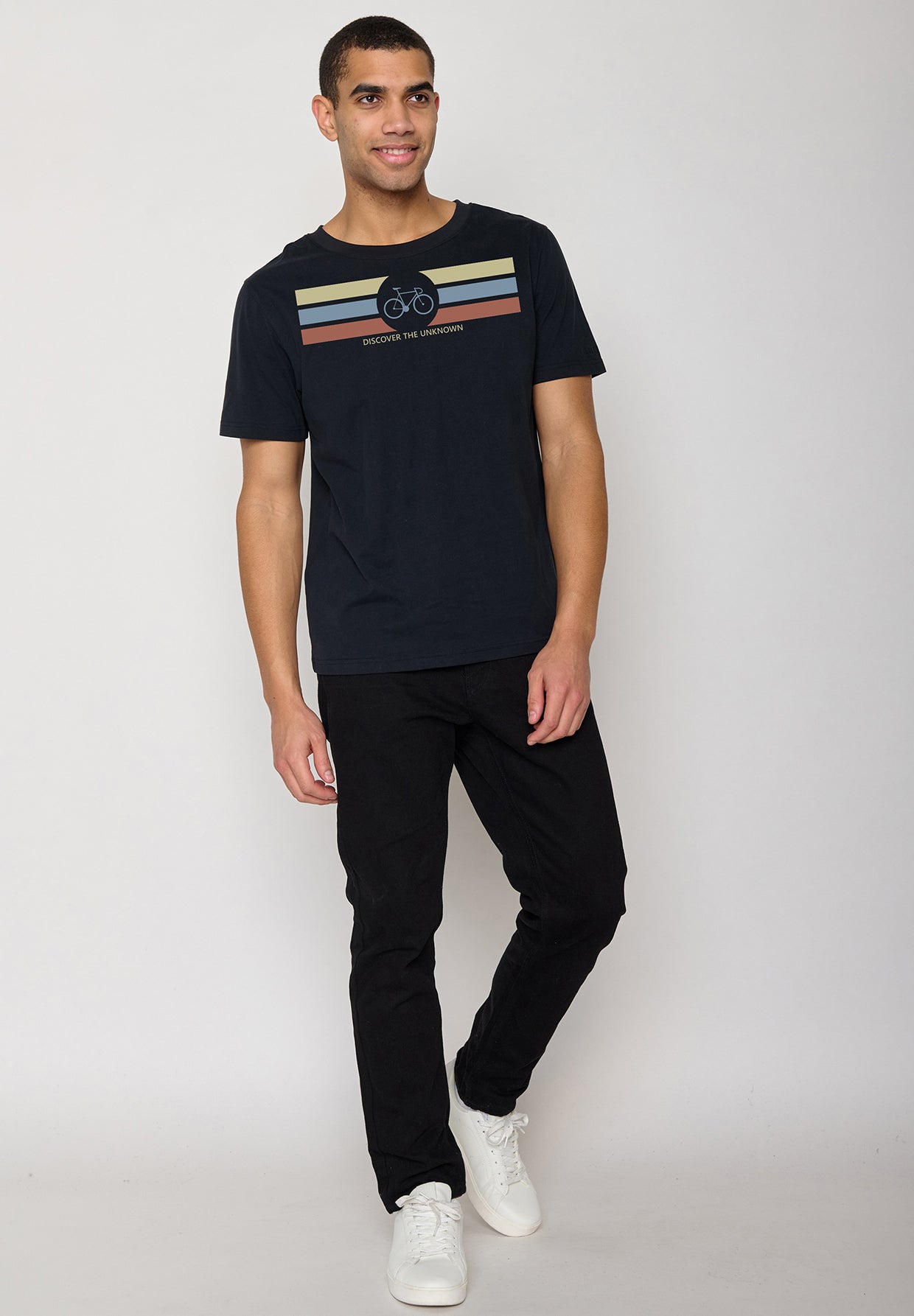 Black: Lässiges T-Shirt aus Bio-Baumwolle für Herren [10241]