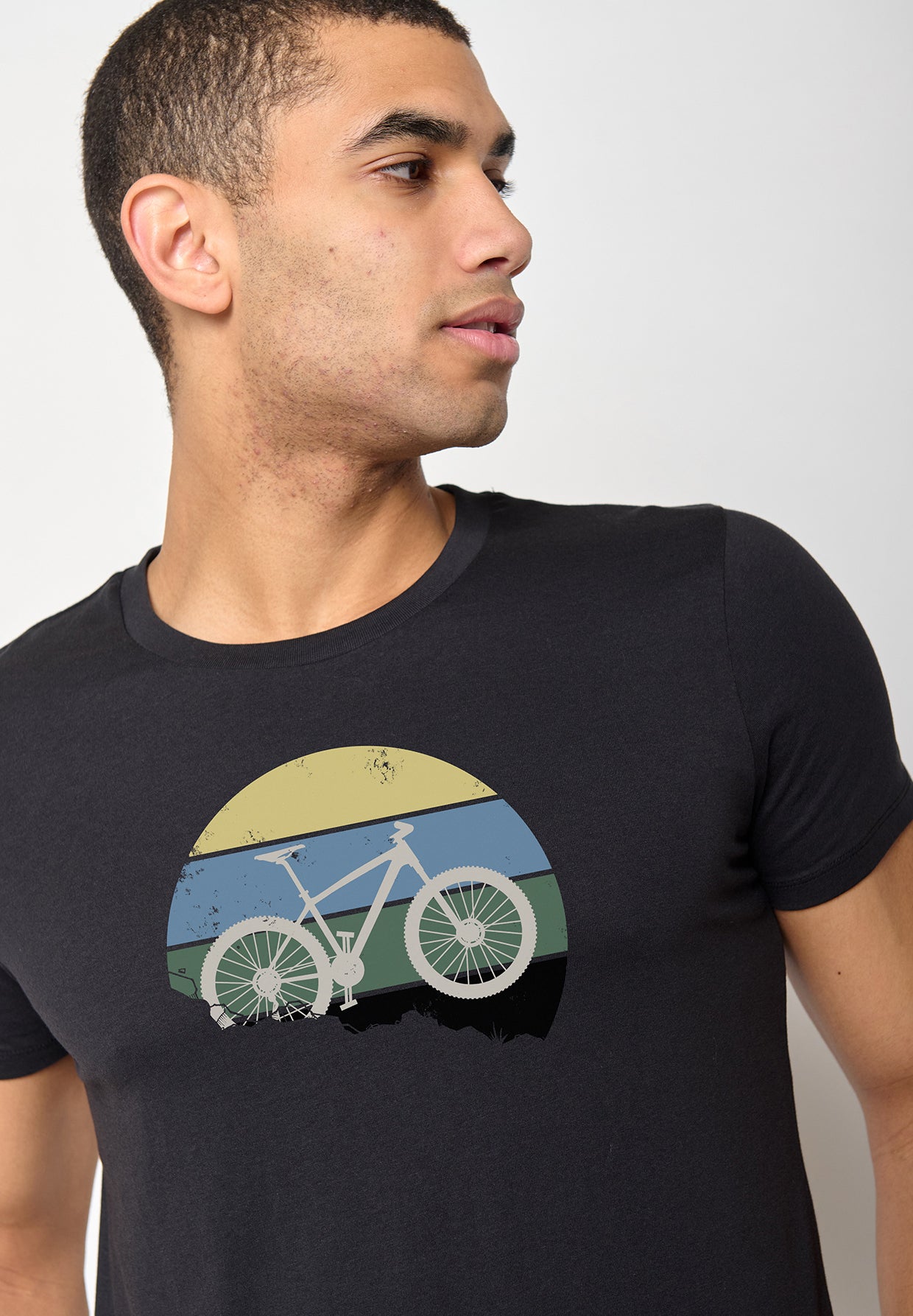 Black: Sportliches T-Shirt aus Bio-Baumwolle für Herren [10277]