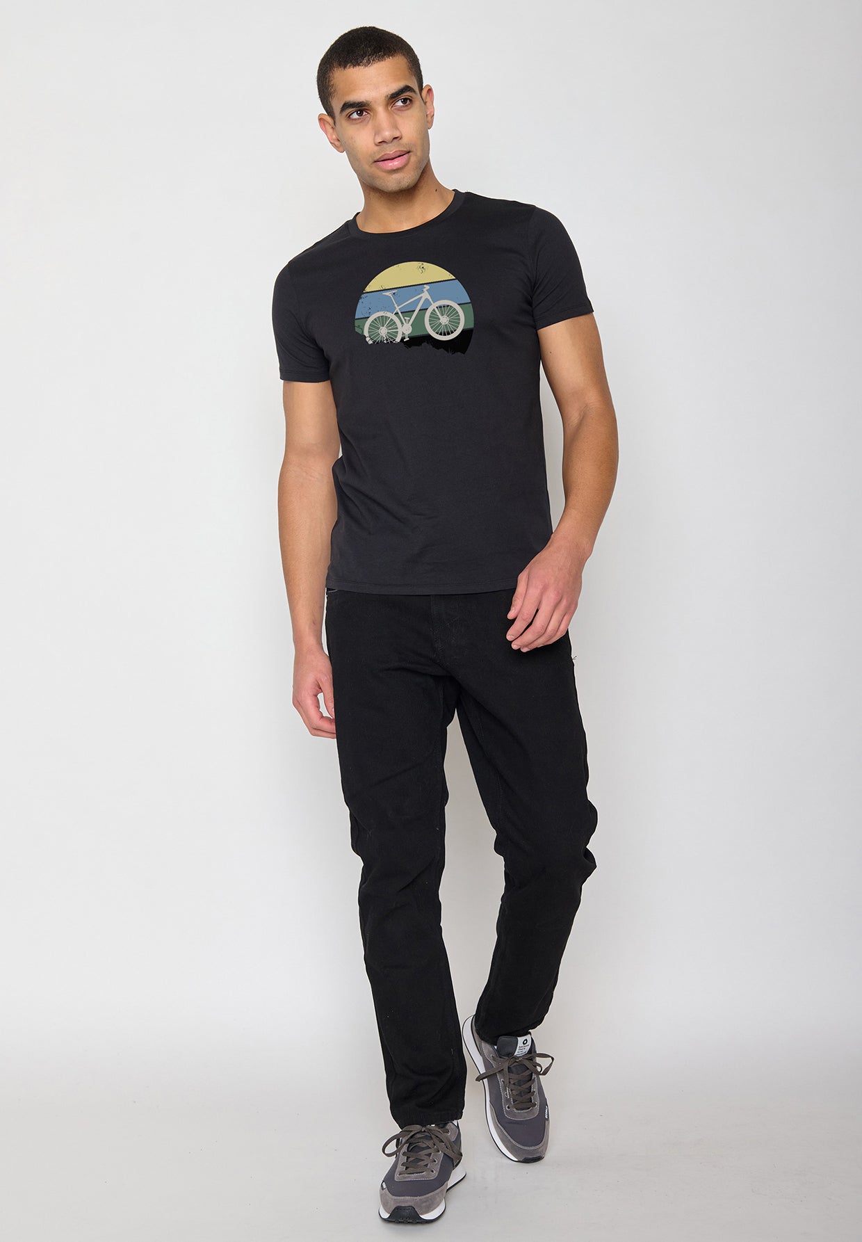 Black: Sportliches T-Shirt aus Bio-Baumwolle für Herren [10278]