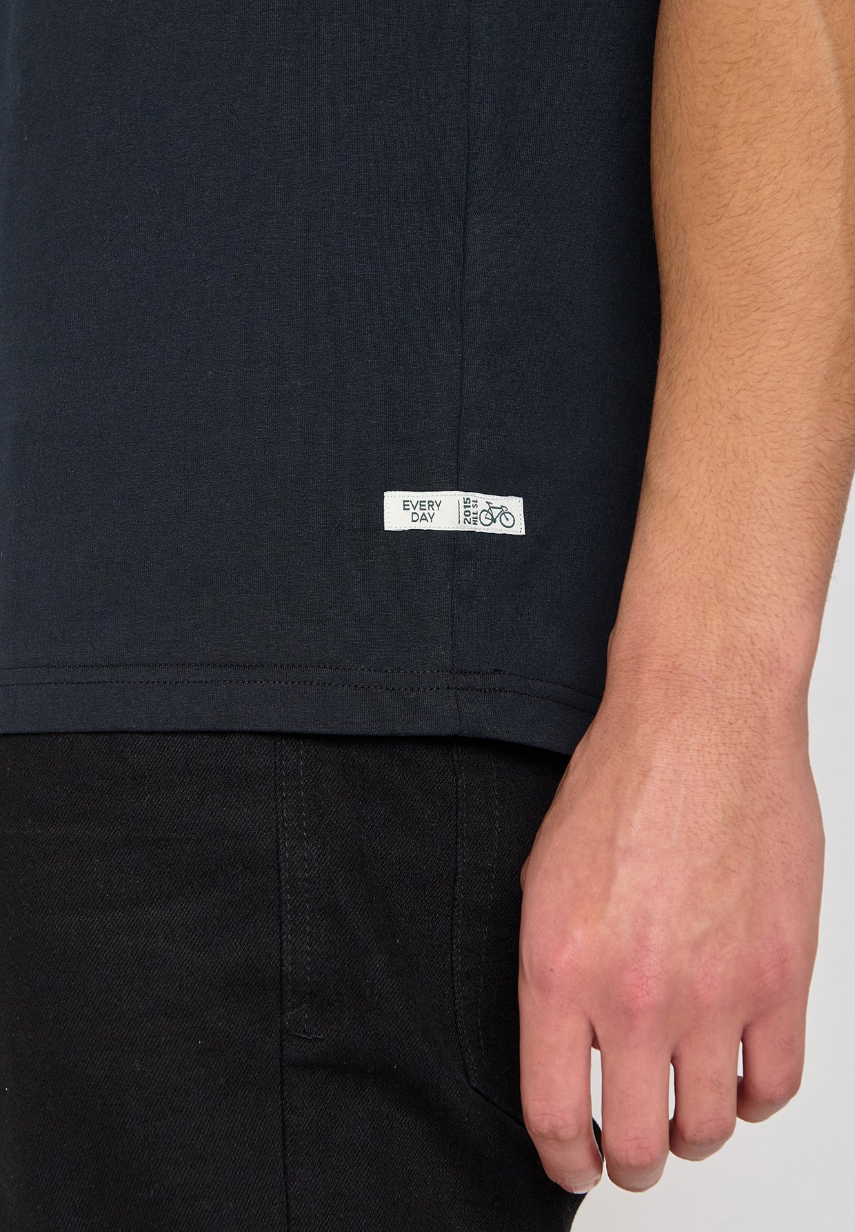 Black: Lässiges Oversize-T-Shirt aus Bio-Baumwolle für Herren [10302]