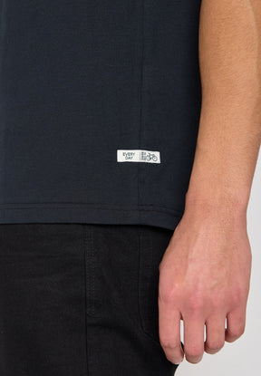 Black: Lässiges Oversize-T-Shirt aus Bio-Baumwolle für Herren [10302]