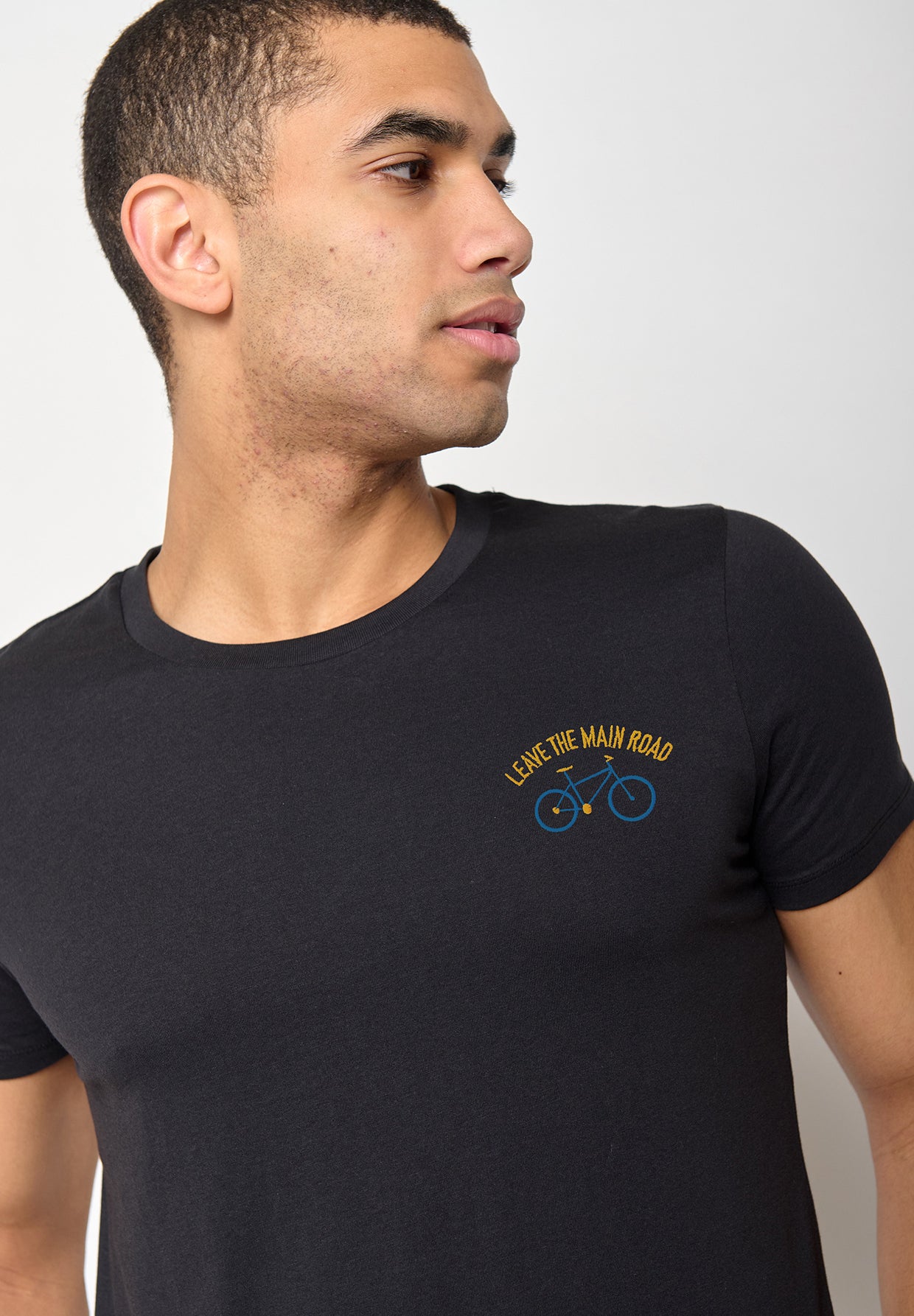 Black: Sportliches T-Shirt aus Bio-Baumwolle für Herren [10389]