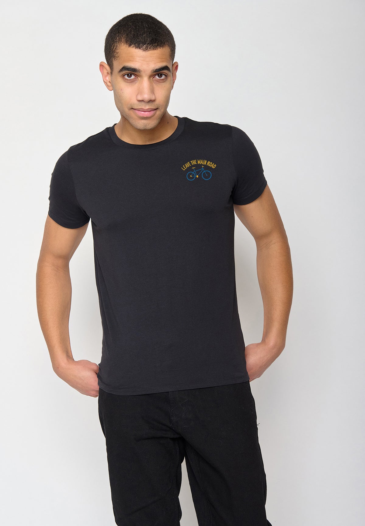 Black: Sportliches T-Shirt aus Bio-Baumwolle für Herren [10391]