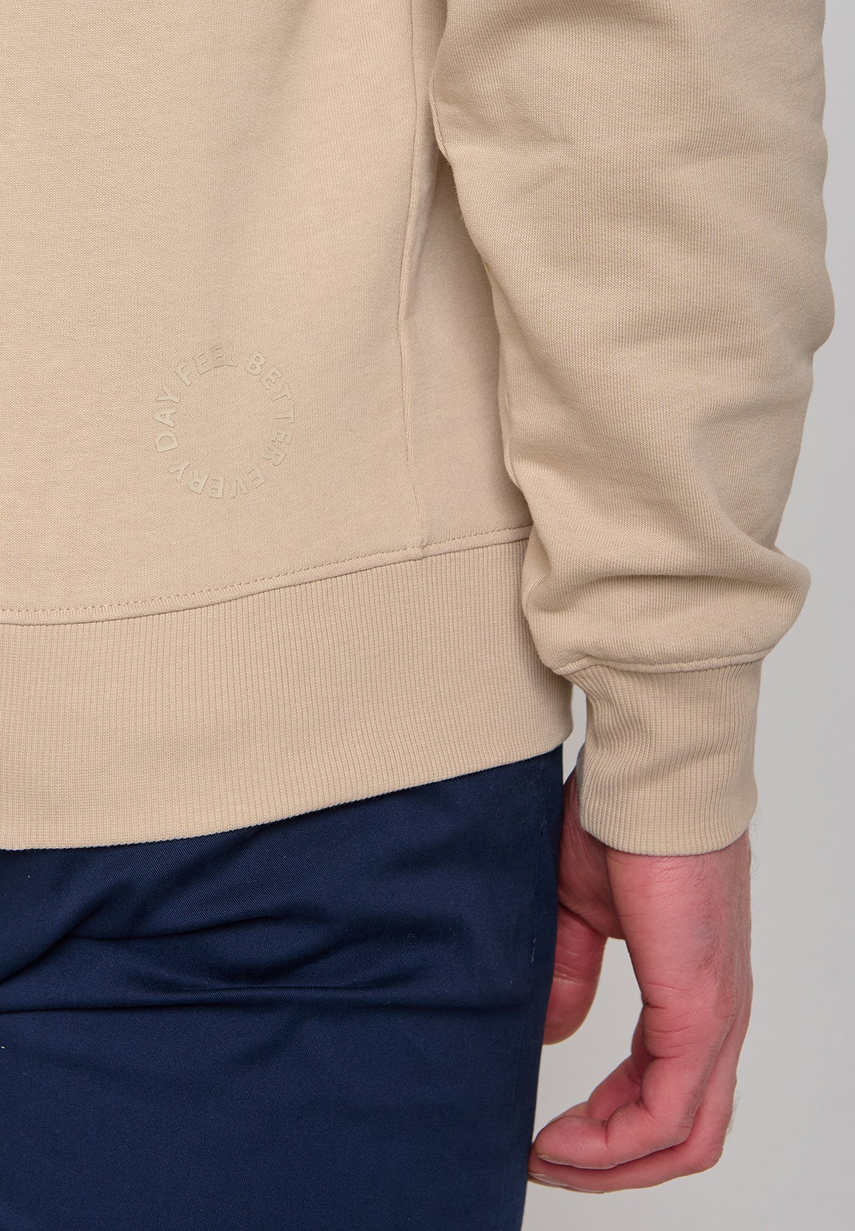 Latte: Gemütlicher Hoodie aus Bio-Baumwolle für Herren [10519]