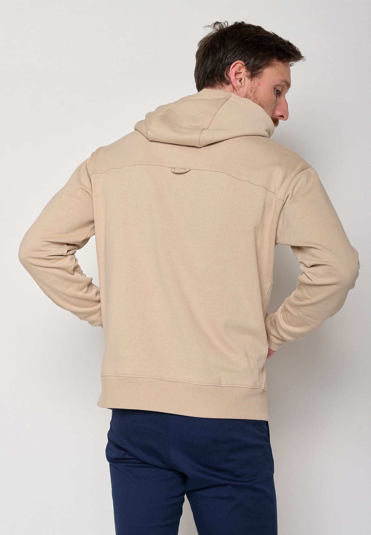 Latte: Gemütlicher Hoodie aus Bio-Baumwolle für Herren [10522]