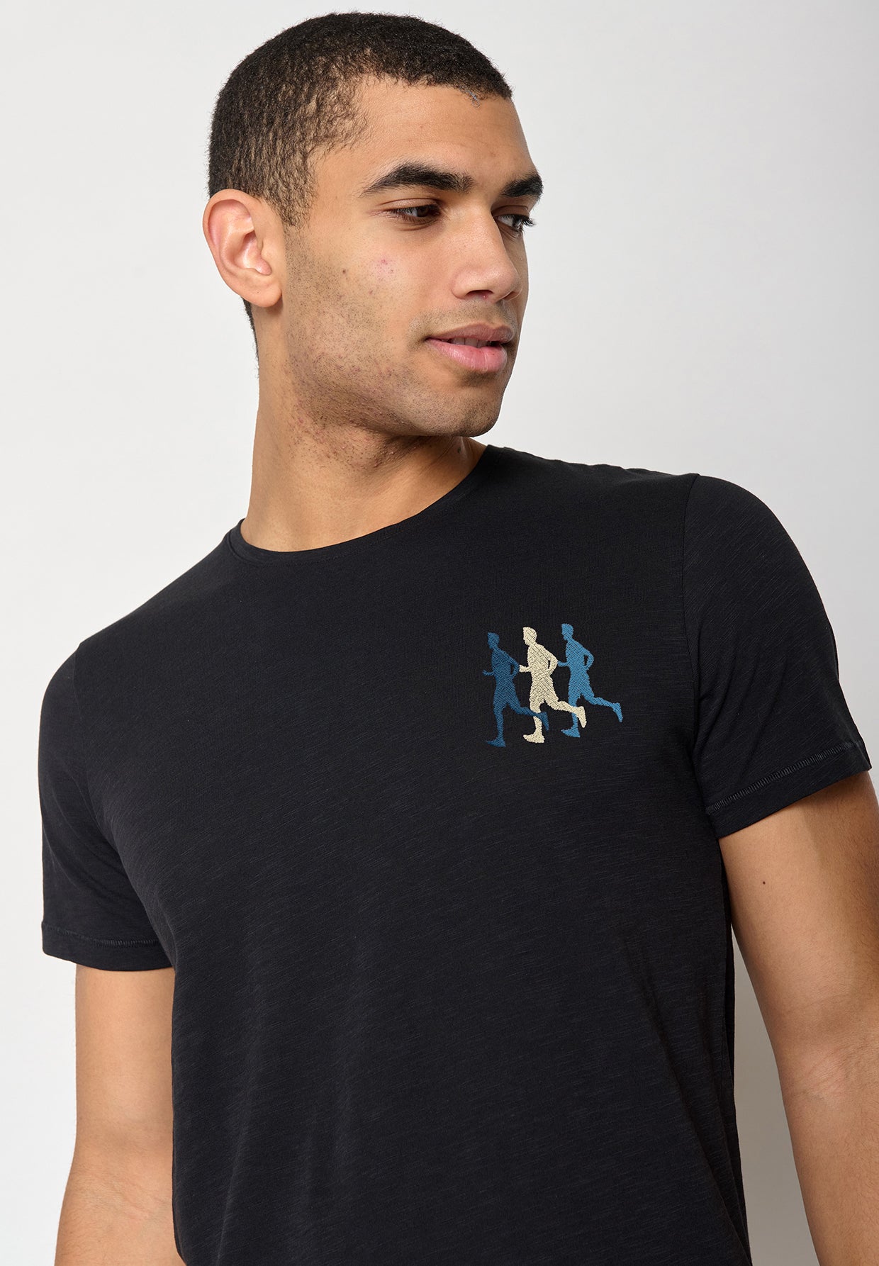 Black: Sportliches T-Shirt aus Bio-Baumwolle für Herren [10542]
