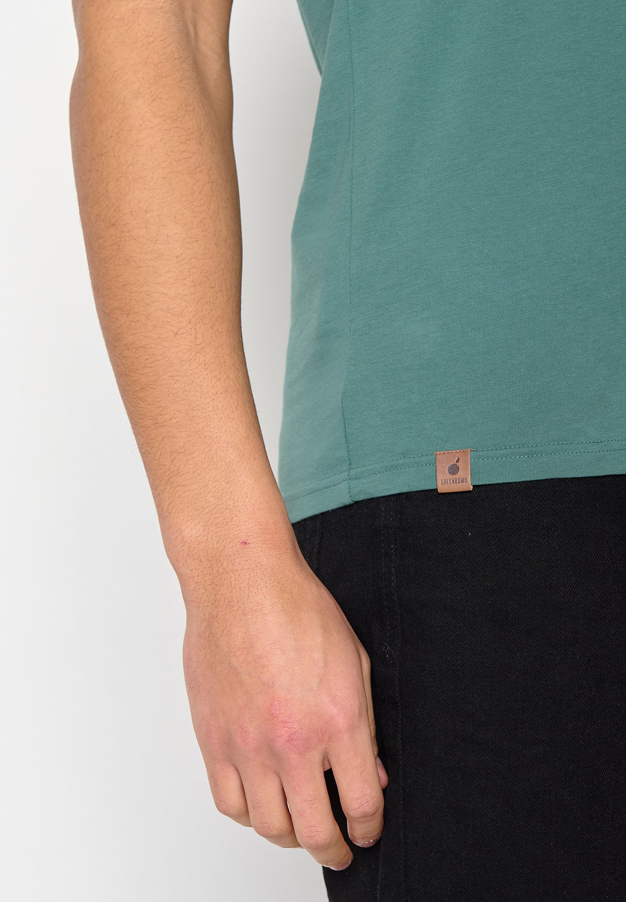 Deep Sage: Lässiges T-Shirt aus Bio-Baumwolle für Herren [10576]