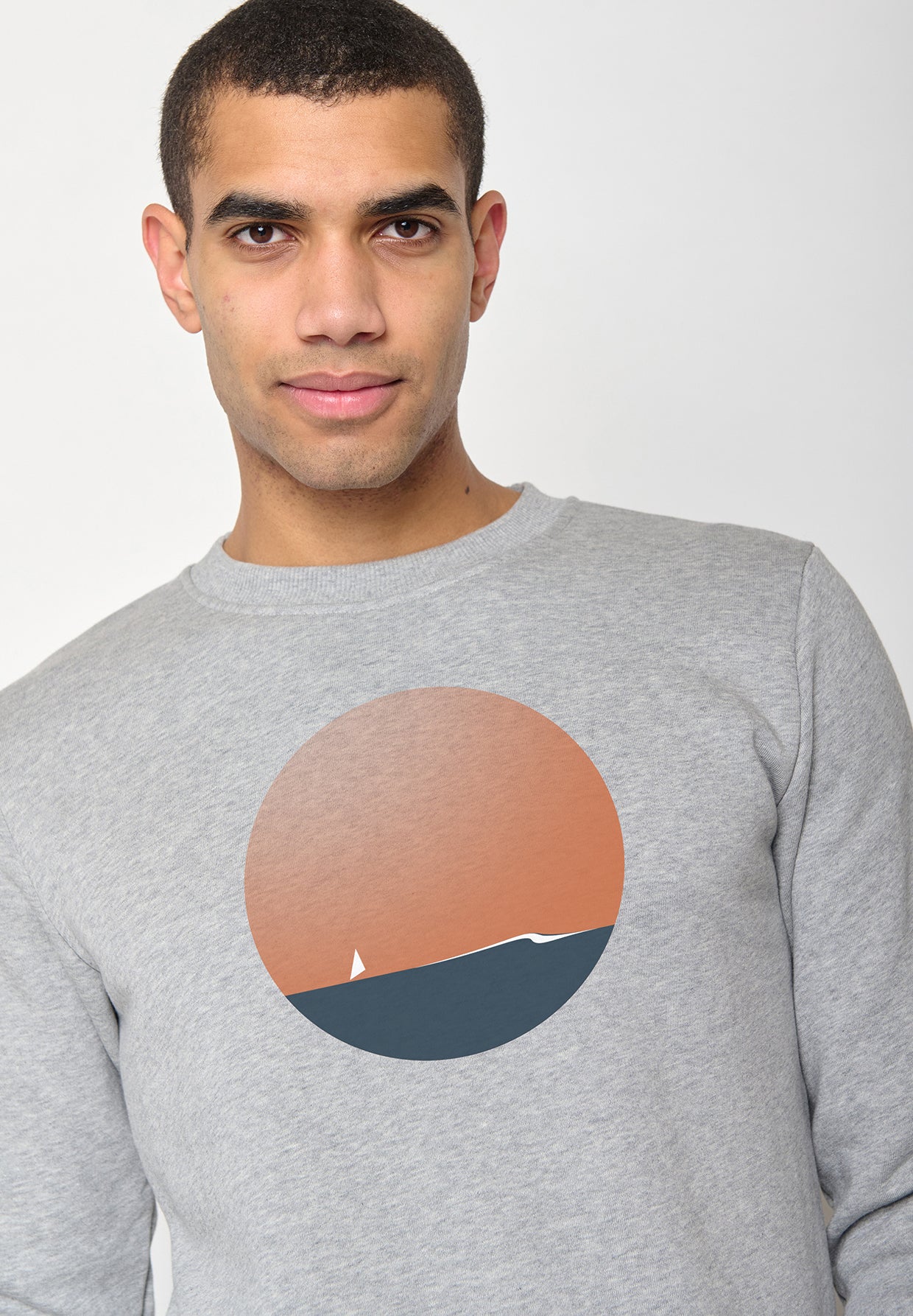 Heather Grey: Gemütliches Sweatshirt aus Bio-Baumwolle für Herren [10681]