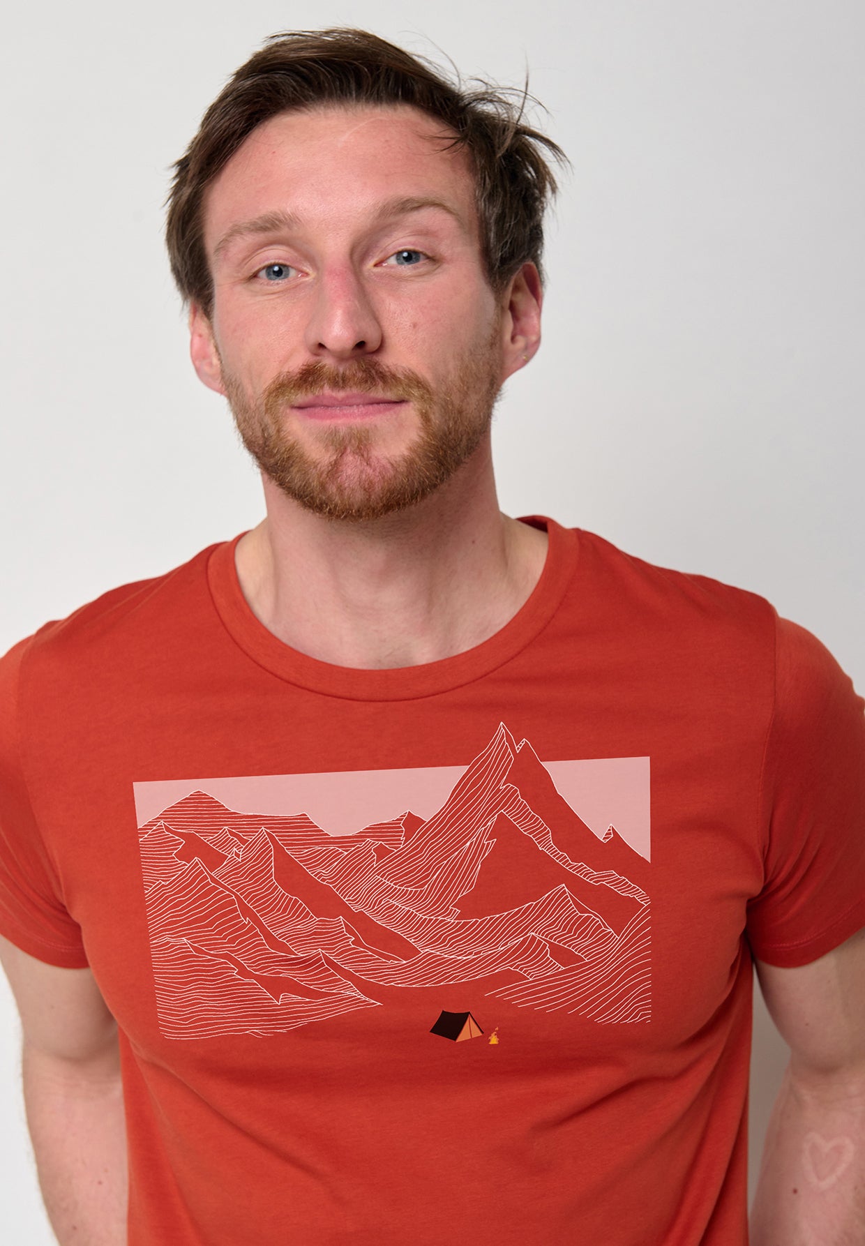 Clay Red: Sportliches T-Shirt aus Bio-Baumwolle für Herren [10770]