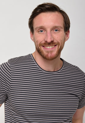 Grey Stripes: Sportliches T-Shirt aus Bio-Baumwolle für Herren [10881]