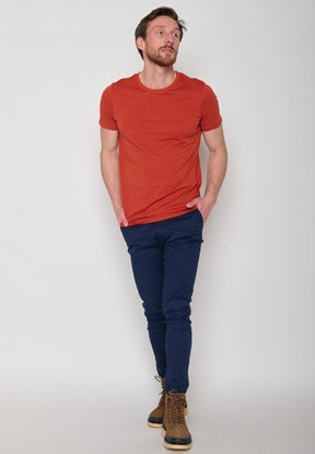 Clay Red: Sportliches T-Shirt aus Bio-Baumwolle für Herren [10885]