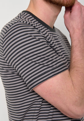 Grey Stripes: Lässiges T-Shirt aus Bio-Baumwoll Mix für Herren [10911]