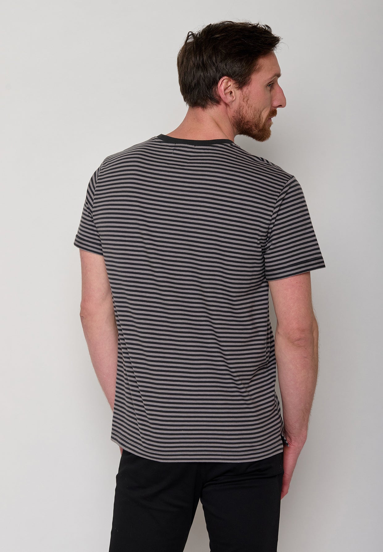 Grey Stripes: Lässiges T-Shirt aus Bio-Baumwoll Mix für Herren [10914]