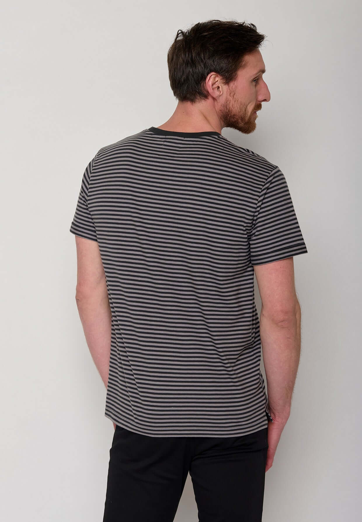 Grau:  Lässiges T-Shirt aus Bio-Baumwoll Mix für Herren [10914]