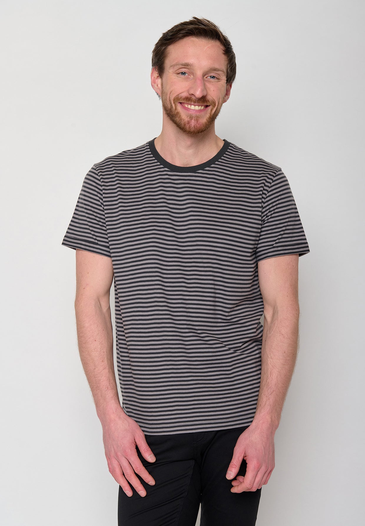 Grey Stripes: Lässiges T-Shirt aus Bio-Baumwoll Mix für Herren [10915]