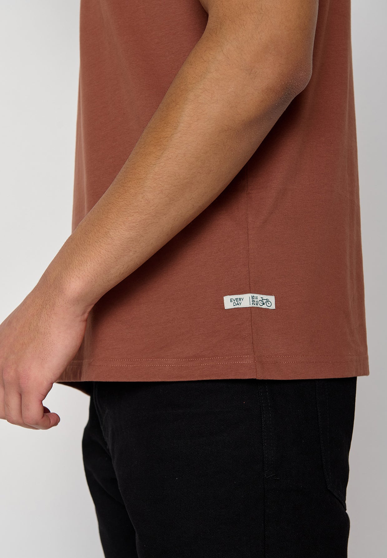 Nutmeg: Lässiges T-Shirt aus Bio-Baumwolle für Herren [10917]