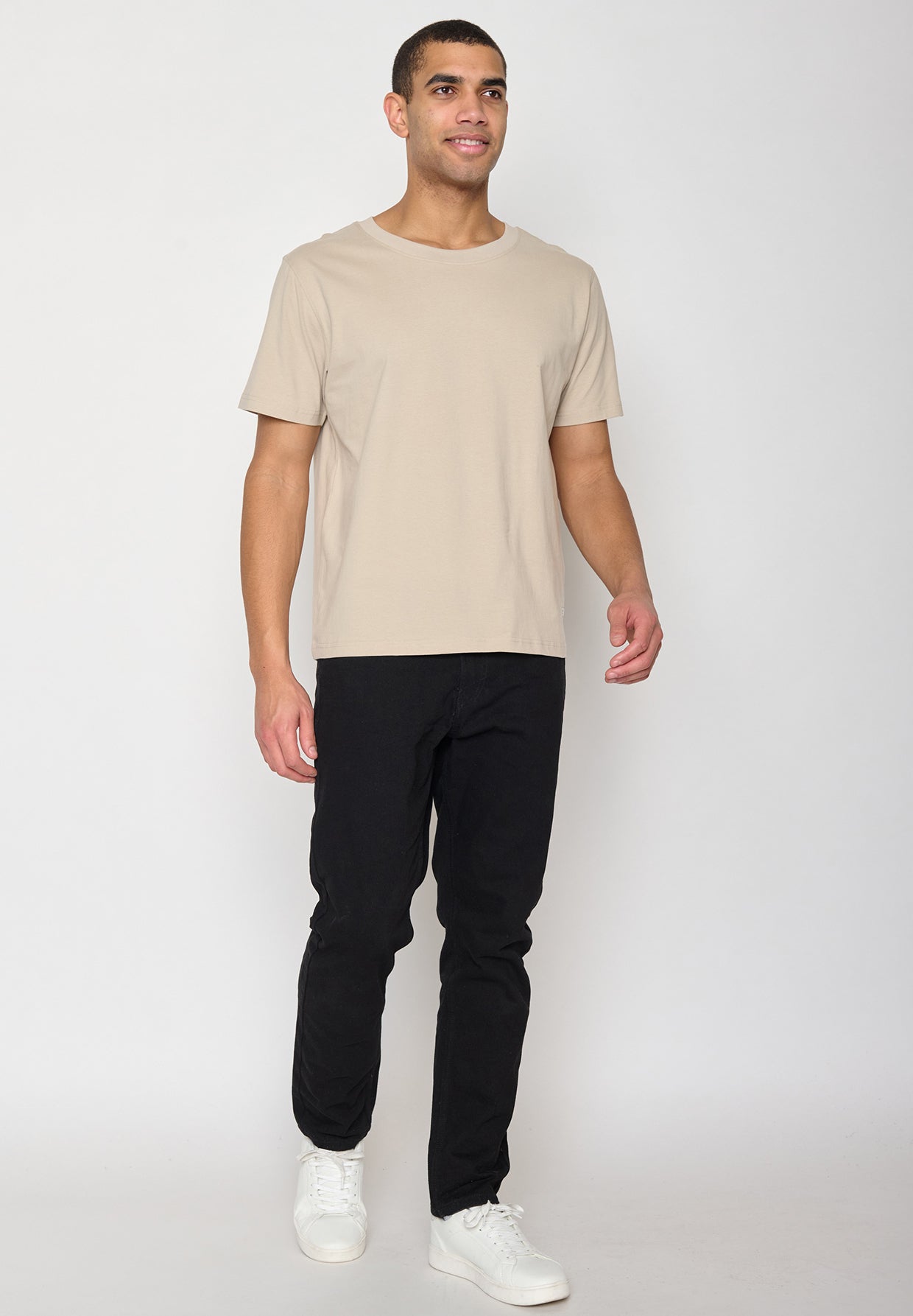 Latte: Lässiges T-Shirt aus Bio-Baumwolle für Herren [10923]