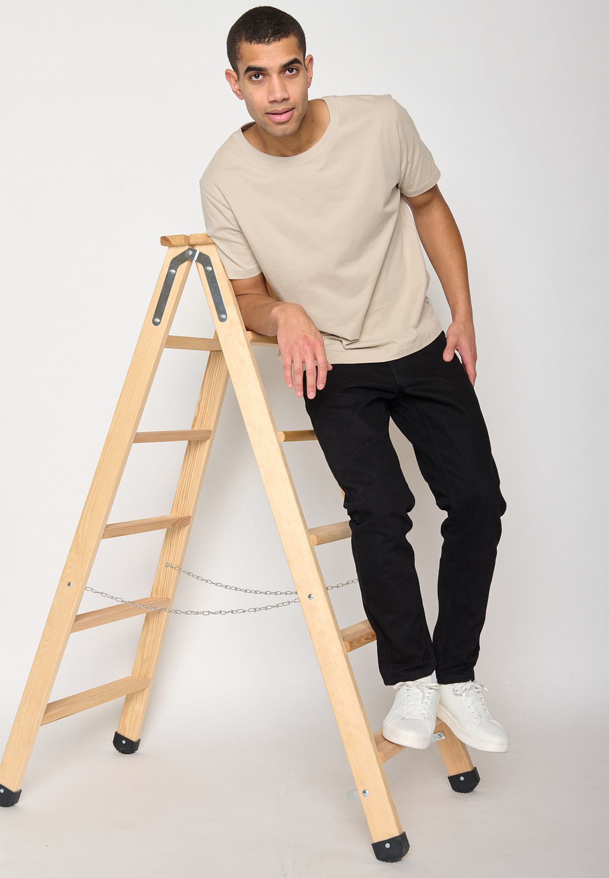 Latte: Lässiges Oversize-T-Shirt aus Bio-Baumwolle für Herren [10924]