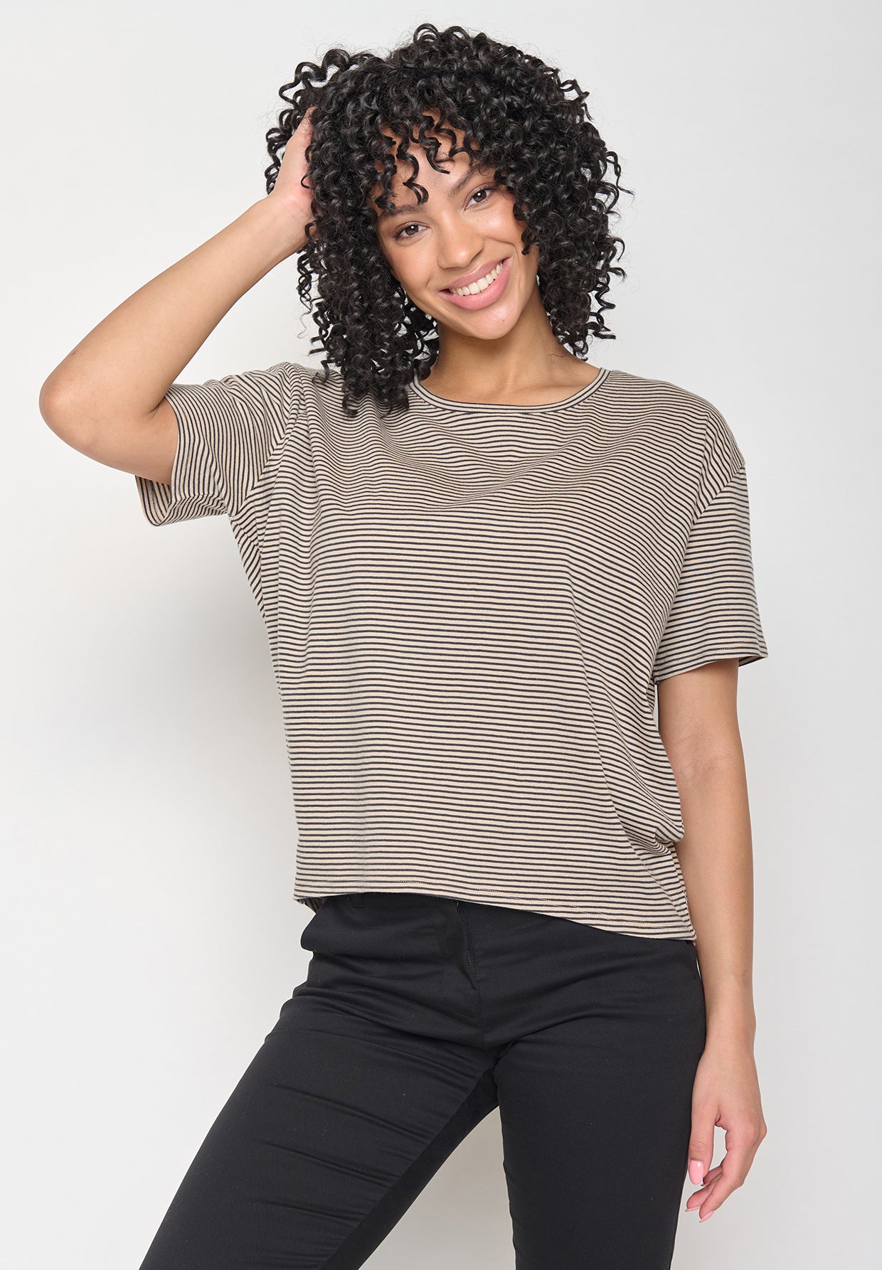 Latte Stripes: Lässiges T-Shirt aus Bio-Baumwoll-Mix für Damen [11286]