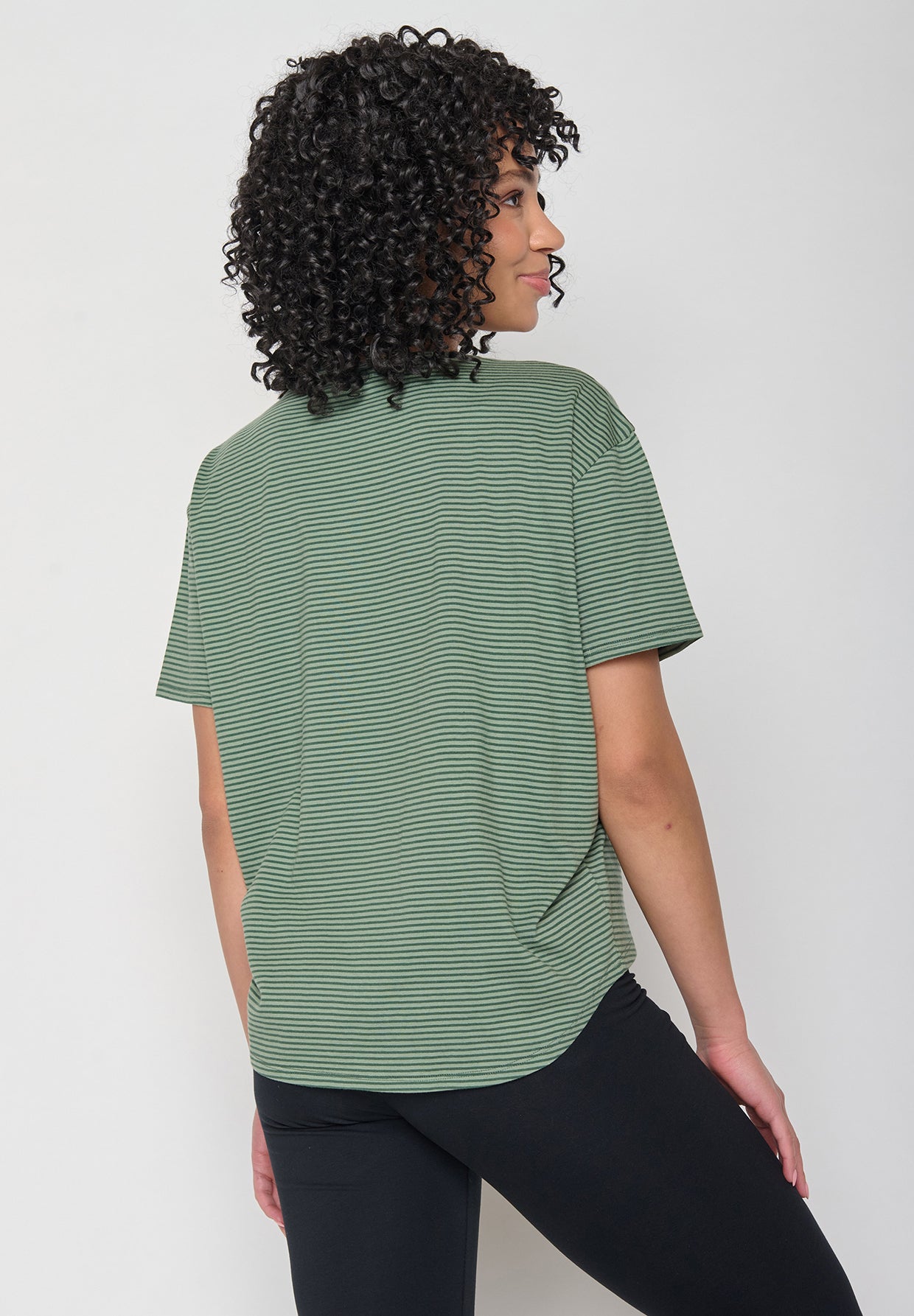 Light Green Stripes: Lässiges T-Shirt aus Bio-Baumwoll-Mix für Damen [11291]