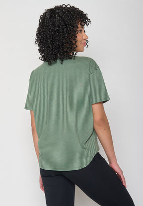 Light Green Stripes: Lässiges T-Shirt aus Bio-Baumwoll-Mix für Damen [11291]