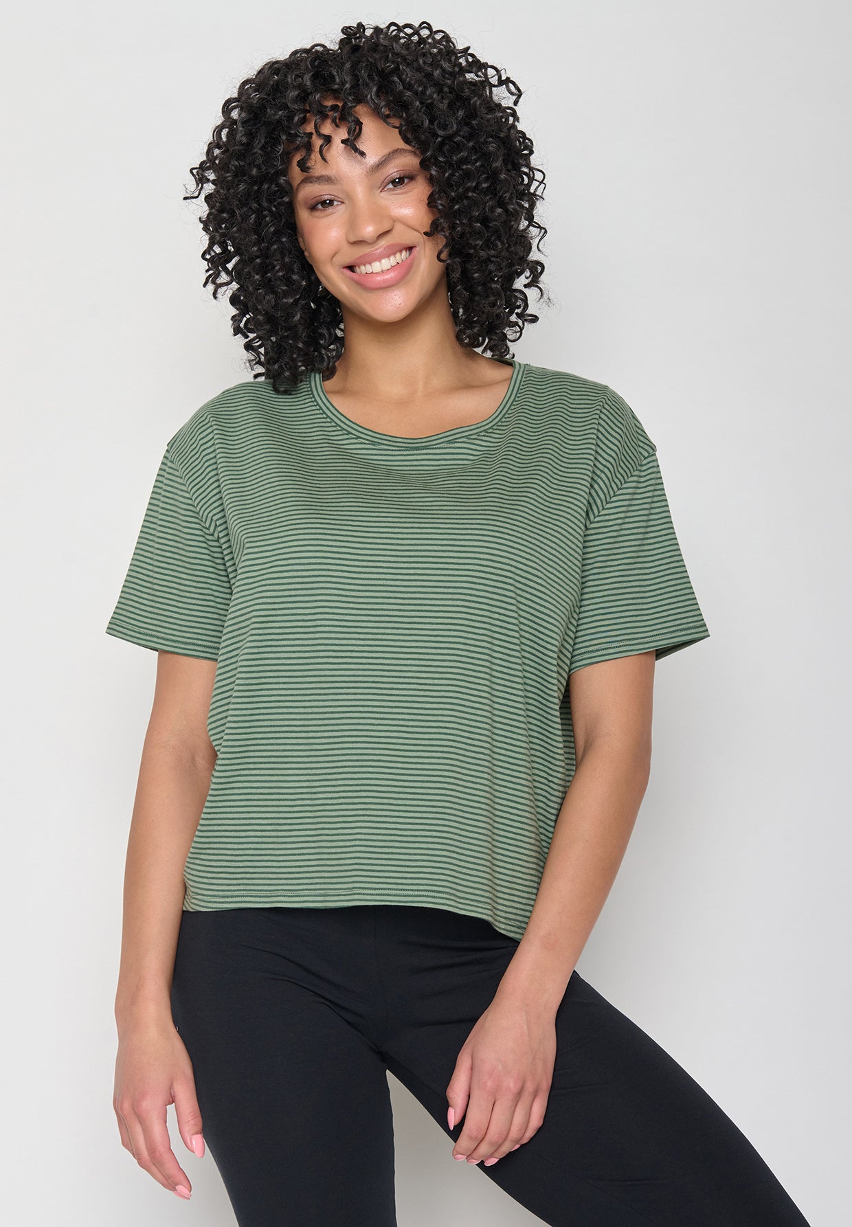 Light Green Stripes: Lässiges T-Shirt aus Bio-Baumwoll-Mix für Damen [11292]