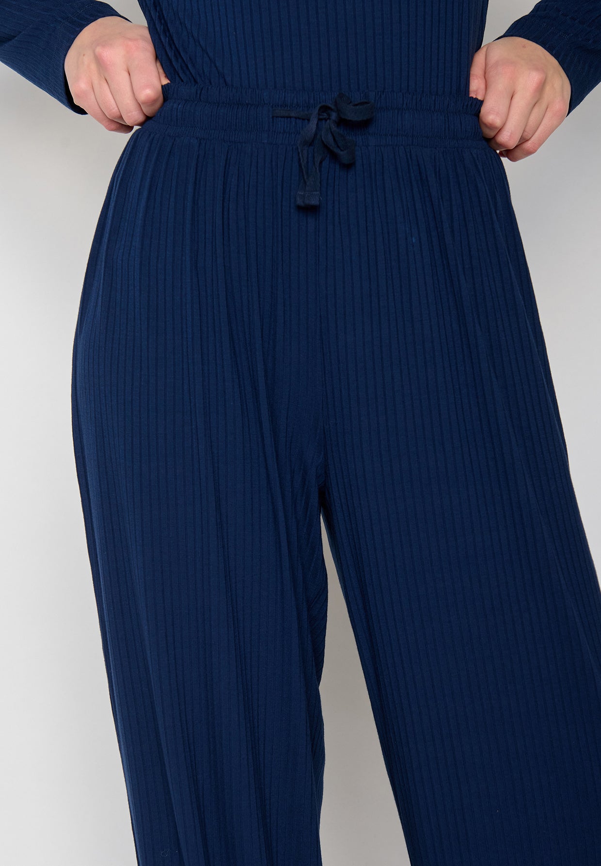 Navy: Lässige Hose aus LENZING™ ECOVERO™ für Damen [11495]