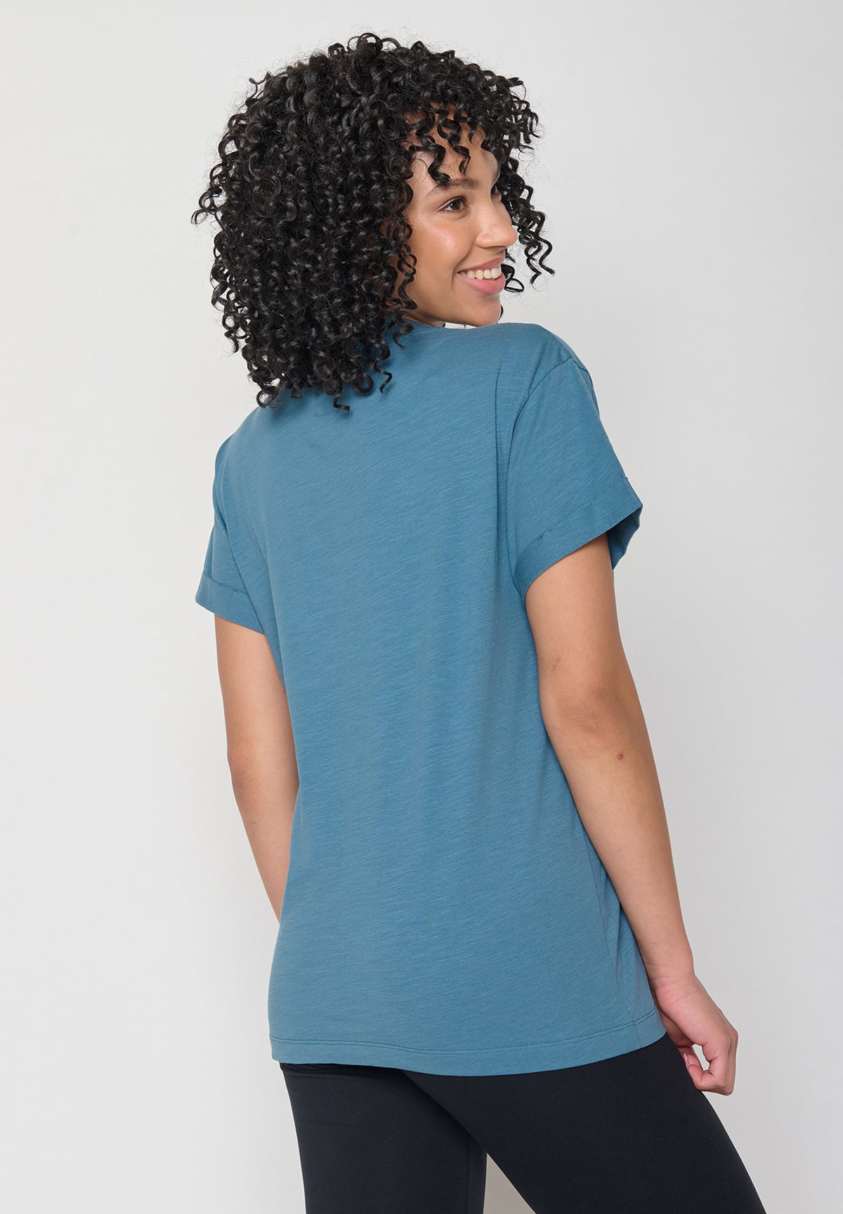 Steelblue: Lässiges T-Shirt aus Bio-Baumwolle für Damen [11842]