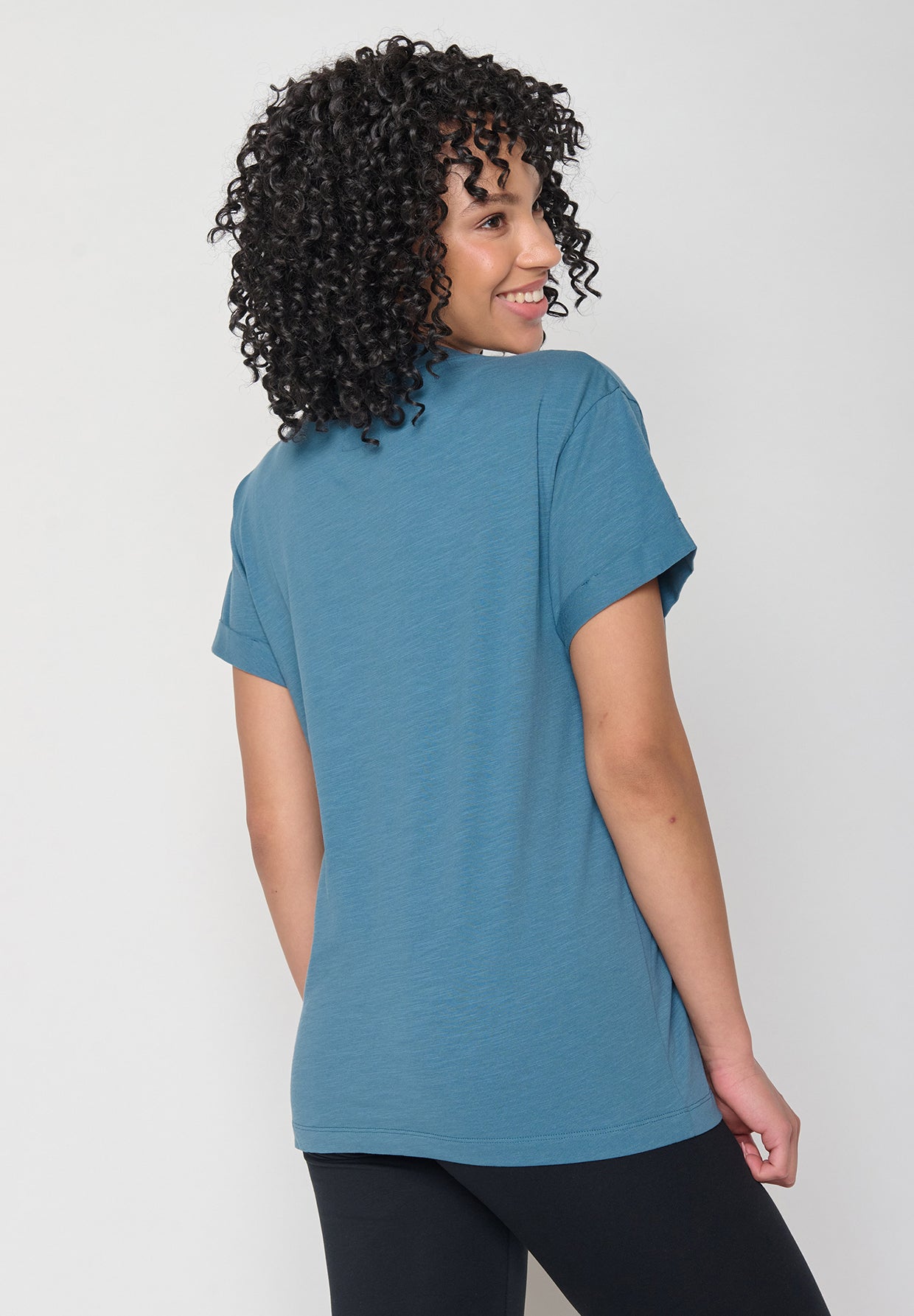 Steelblue: Lässiges T-Shirt aus Bio-Baumwolle für Damen [11842]