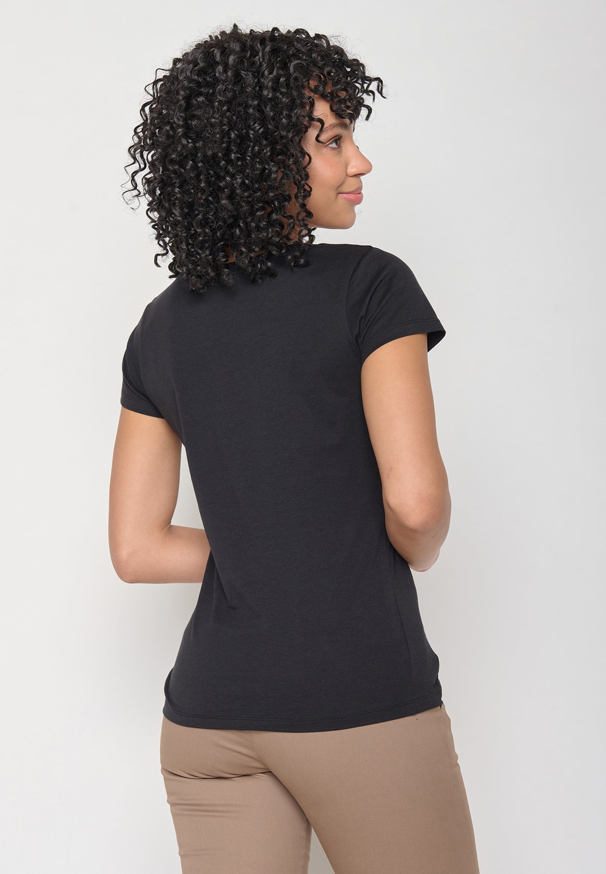 Black: Lässiges T-Shirt aus Bio-Baumwolle für Damen [11939]