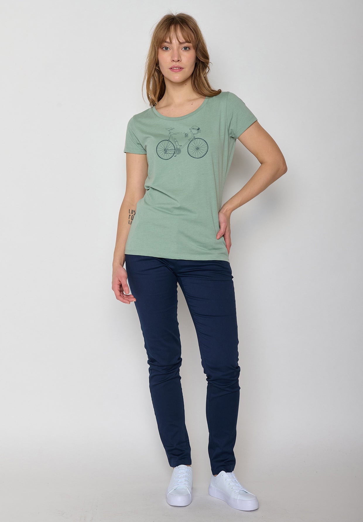 Pale Green: Lässiges T-Shirt aus Bio-Baumwolle für Damen [11943]