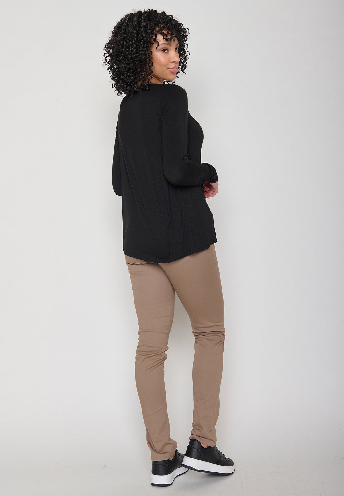 Black: Lässiges Longsleeve aus Viskose (LENZING™ ECOVERO™) Mix für Damen [12039]