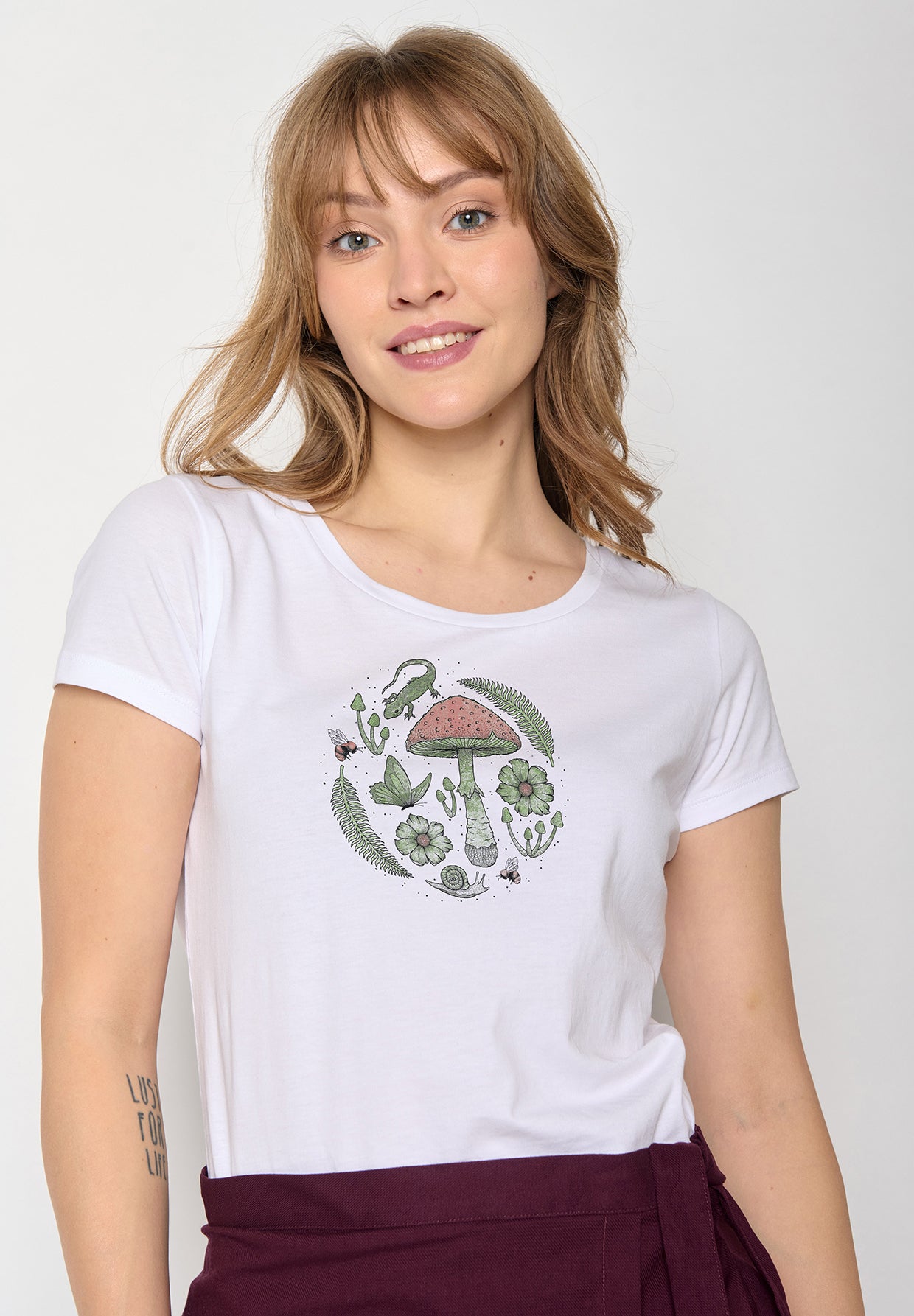White: Lässiges T-Shirt aus Bio-Baumwolle für Damen [12082]