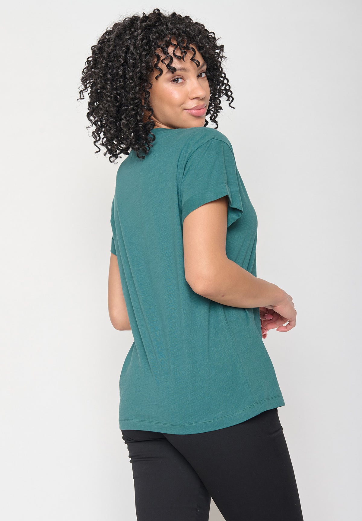 Jungle Green: Lässiges T-Shirt aus Bio-Baumwolle für Damen [12084]