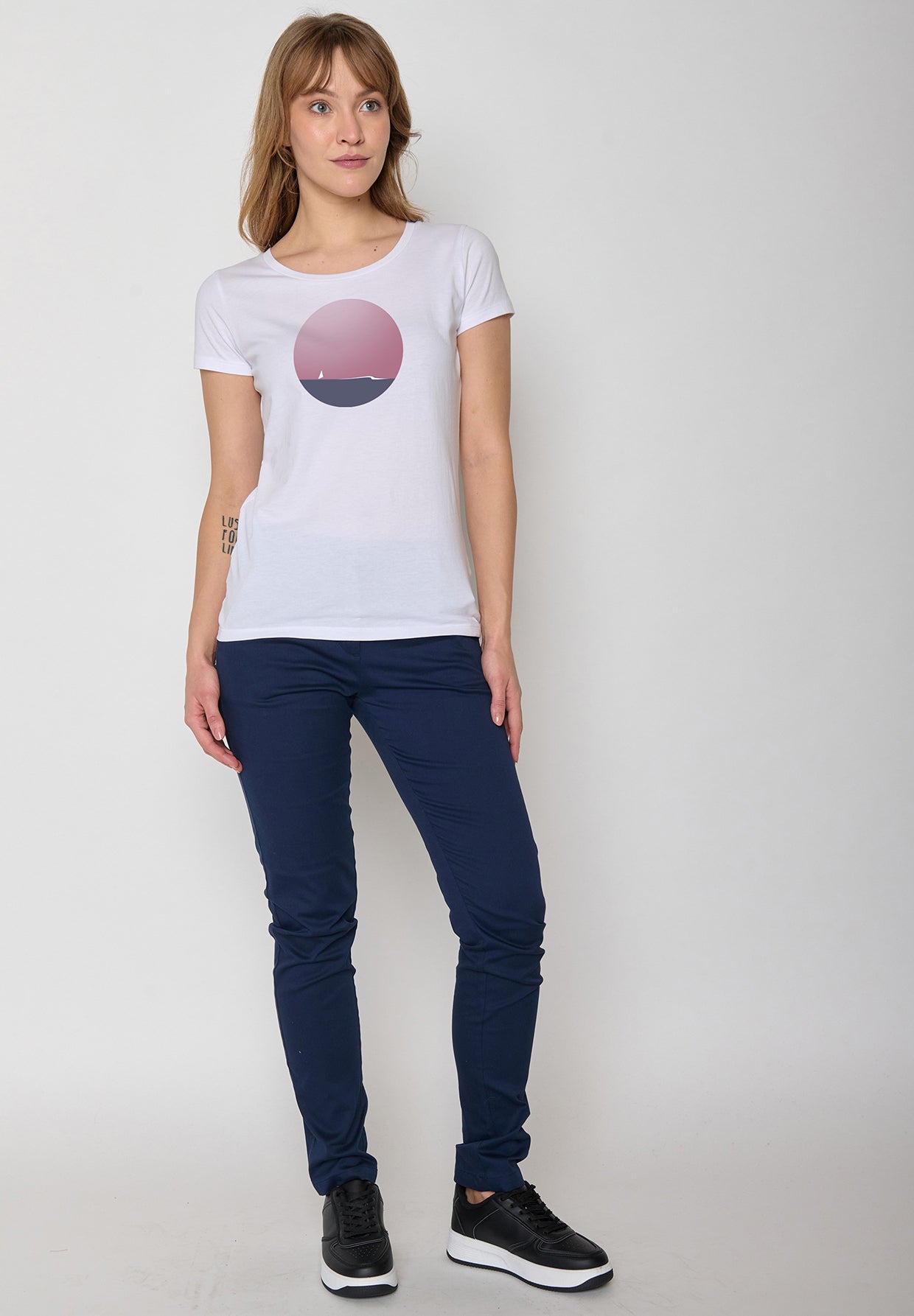 White: Lässiges T-Shirt aus Bio-Baumwolle für Damen [12101]