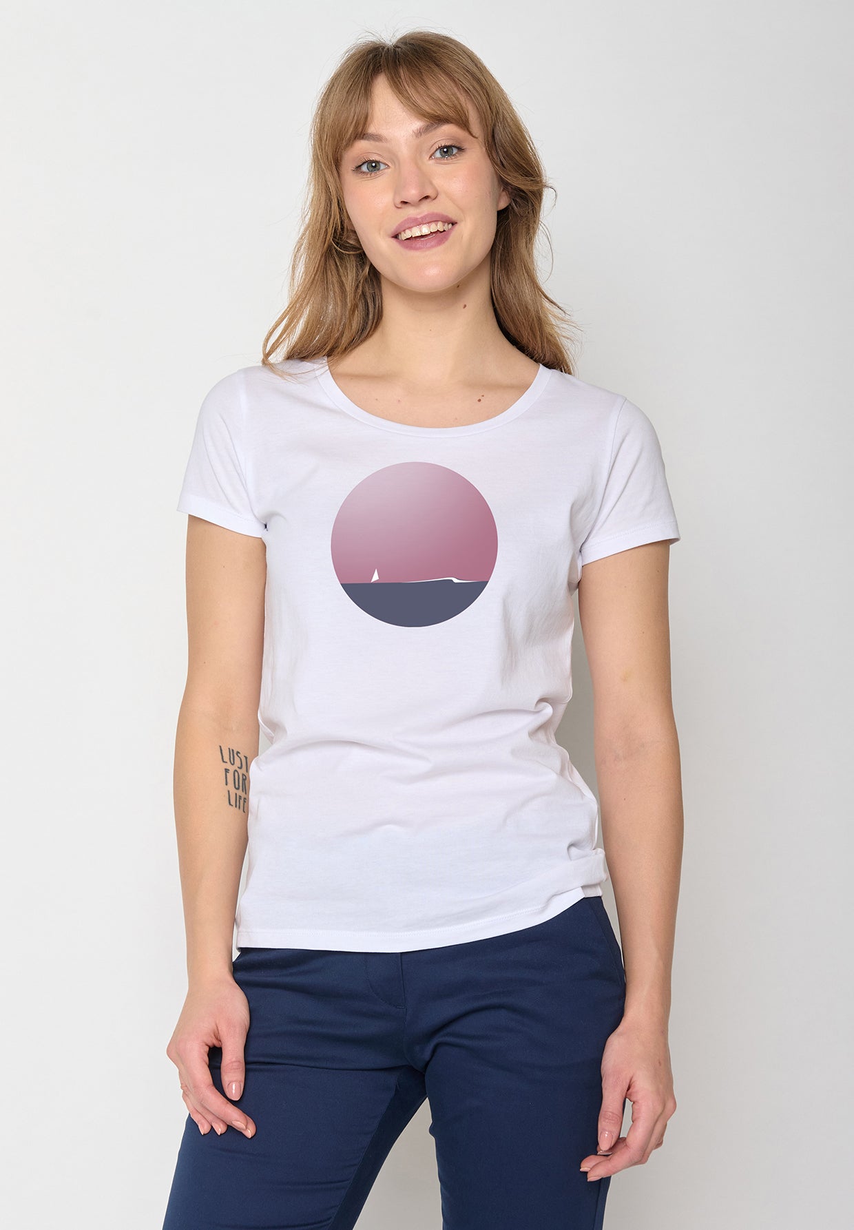 White: Lässiges T-Shirt aus Bio-Baumwolle für Damen [12102]