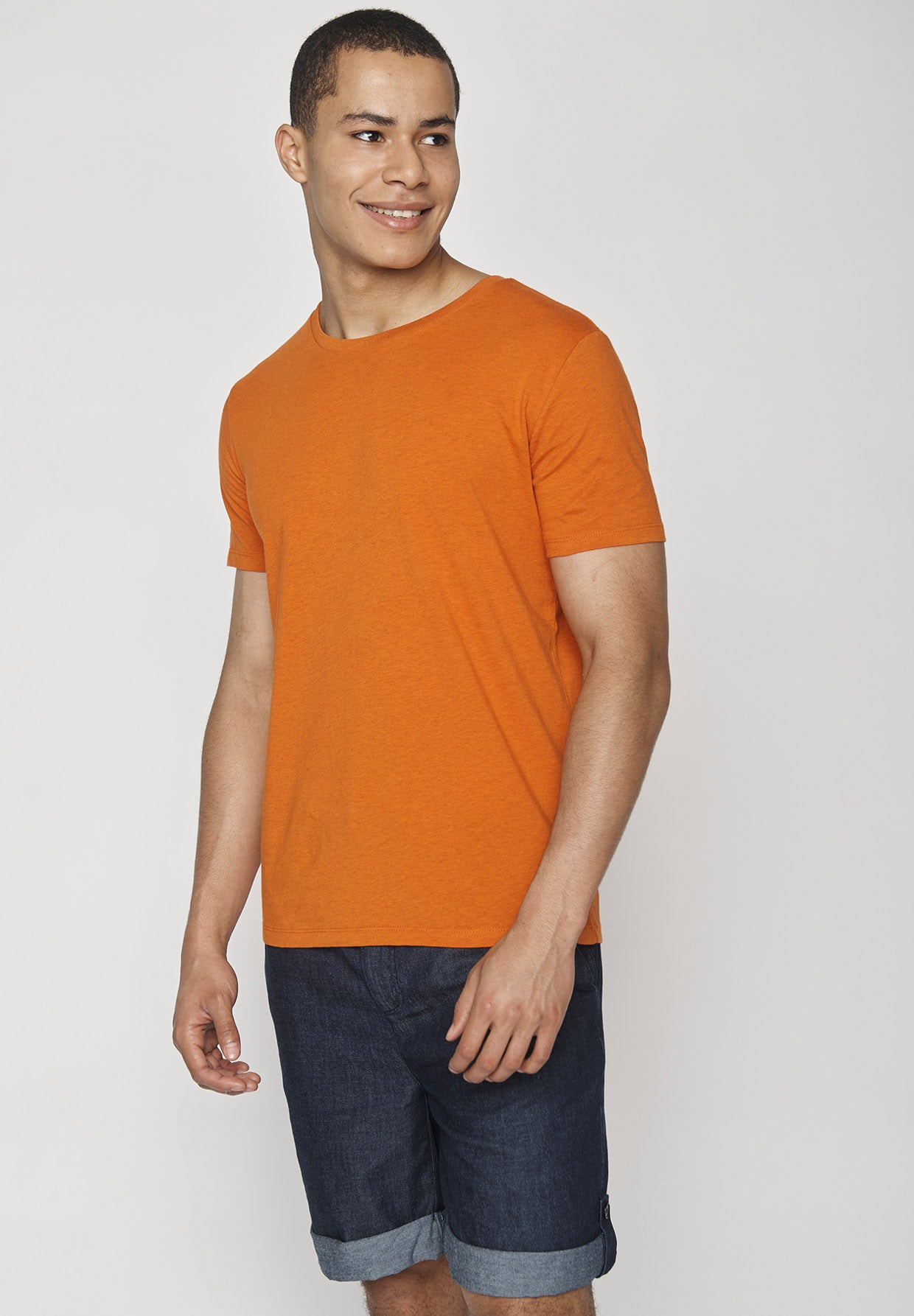 Black Heather Orange: Sportliches T-Shirt aus Bio-Baumwolle für Herren [138]