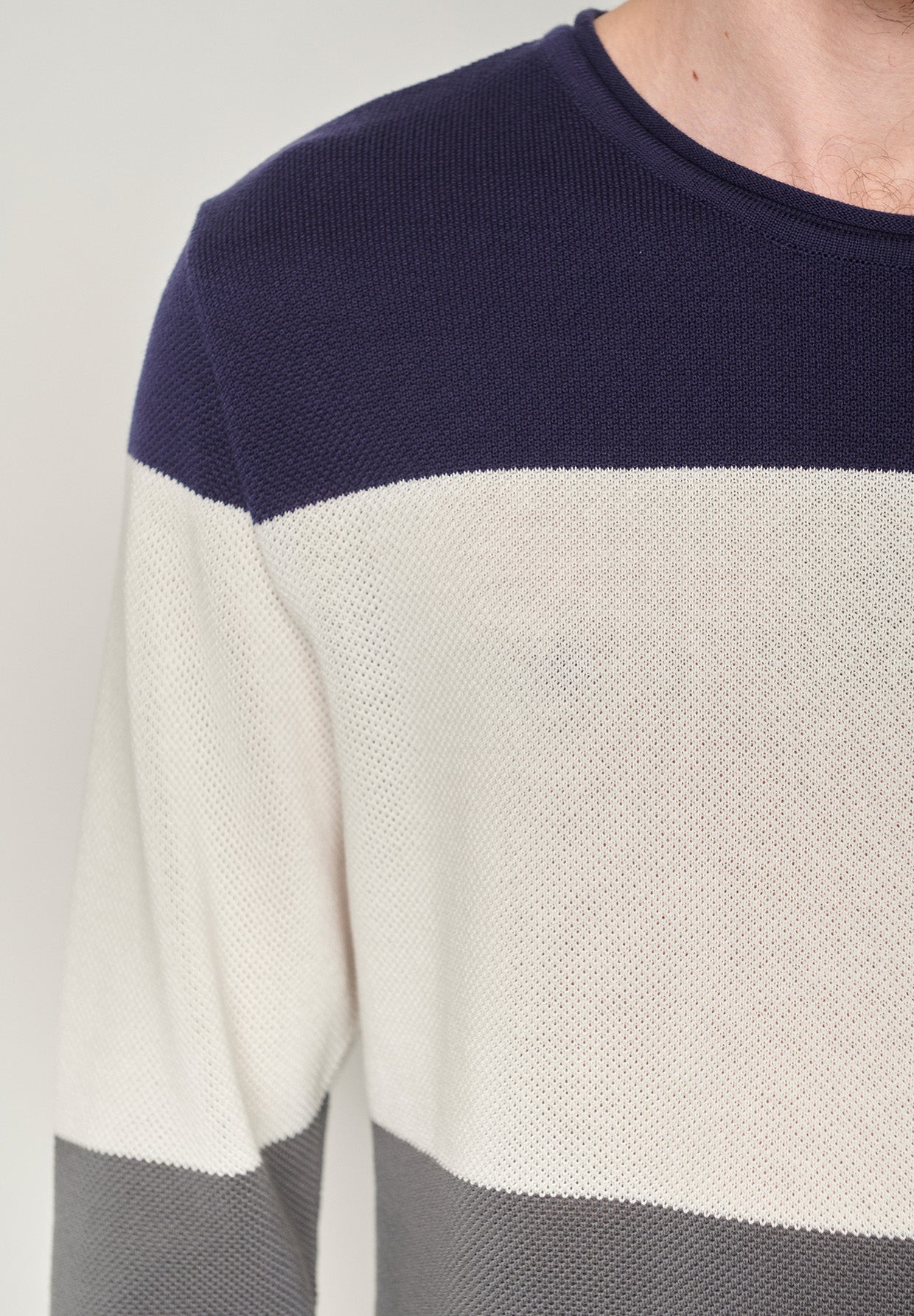Blue Stripes: Elegantes Sweatshirt aus Bio-Baumwolle für Herren [15222]
