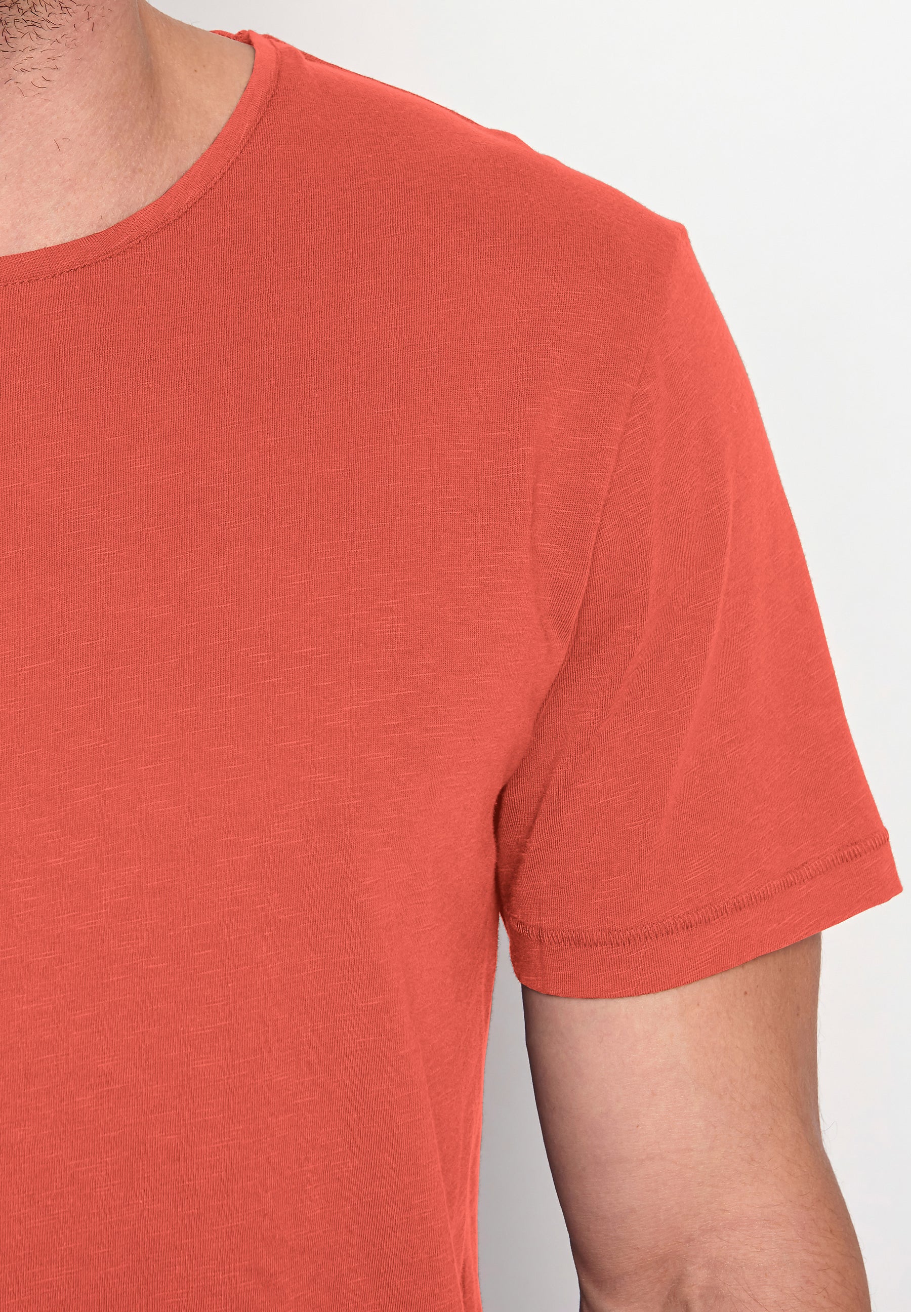Sun Red: Lässiges T-Shirt aus Bio-Baumwolle für Herren [156]