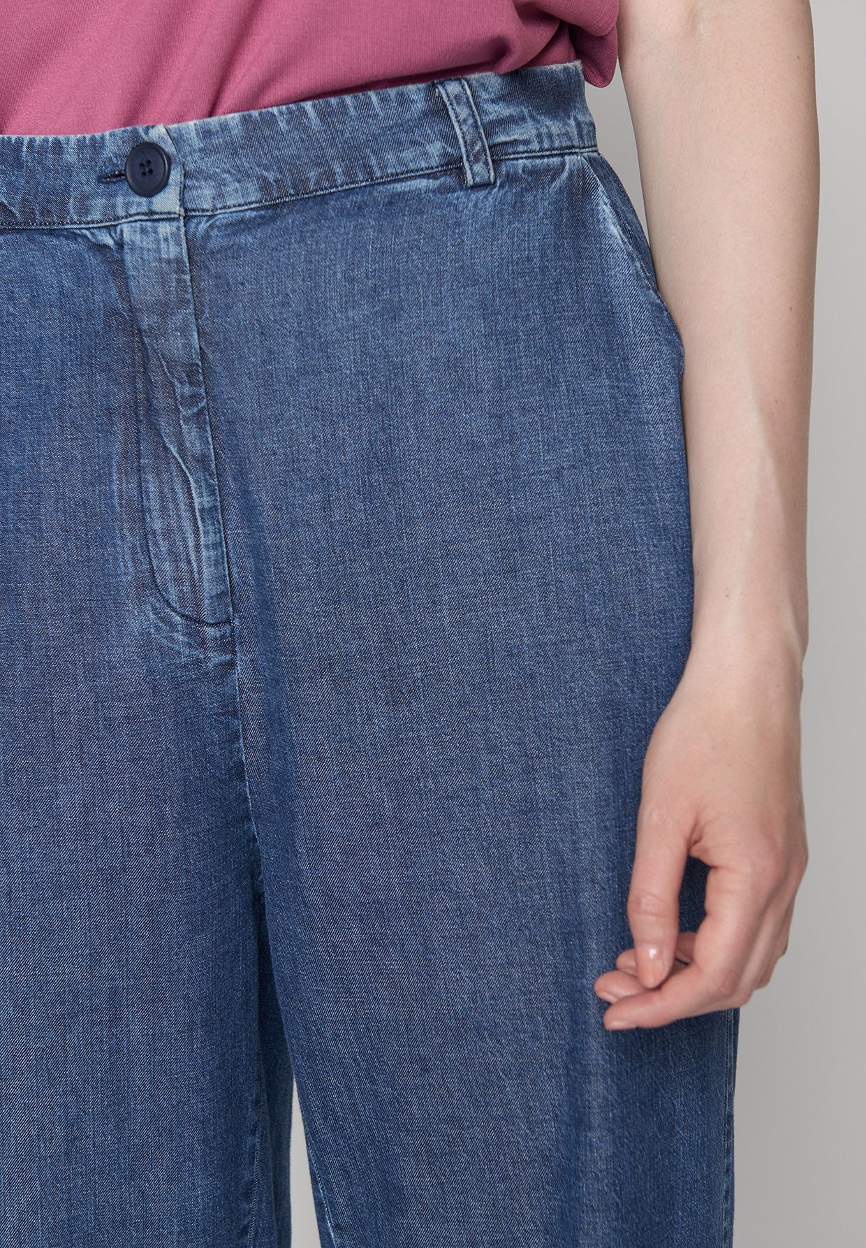 Light Denim: Lässige Hose in Retro-Chic für Damen [15887]