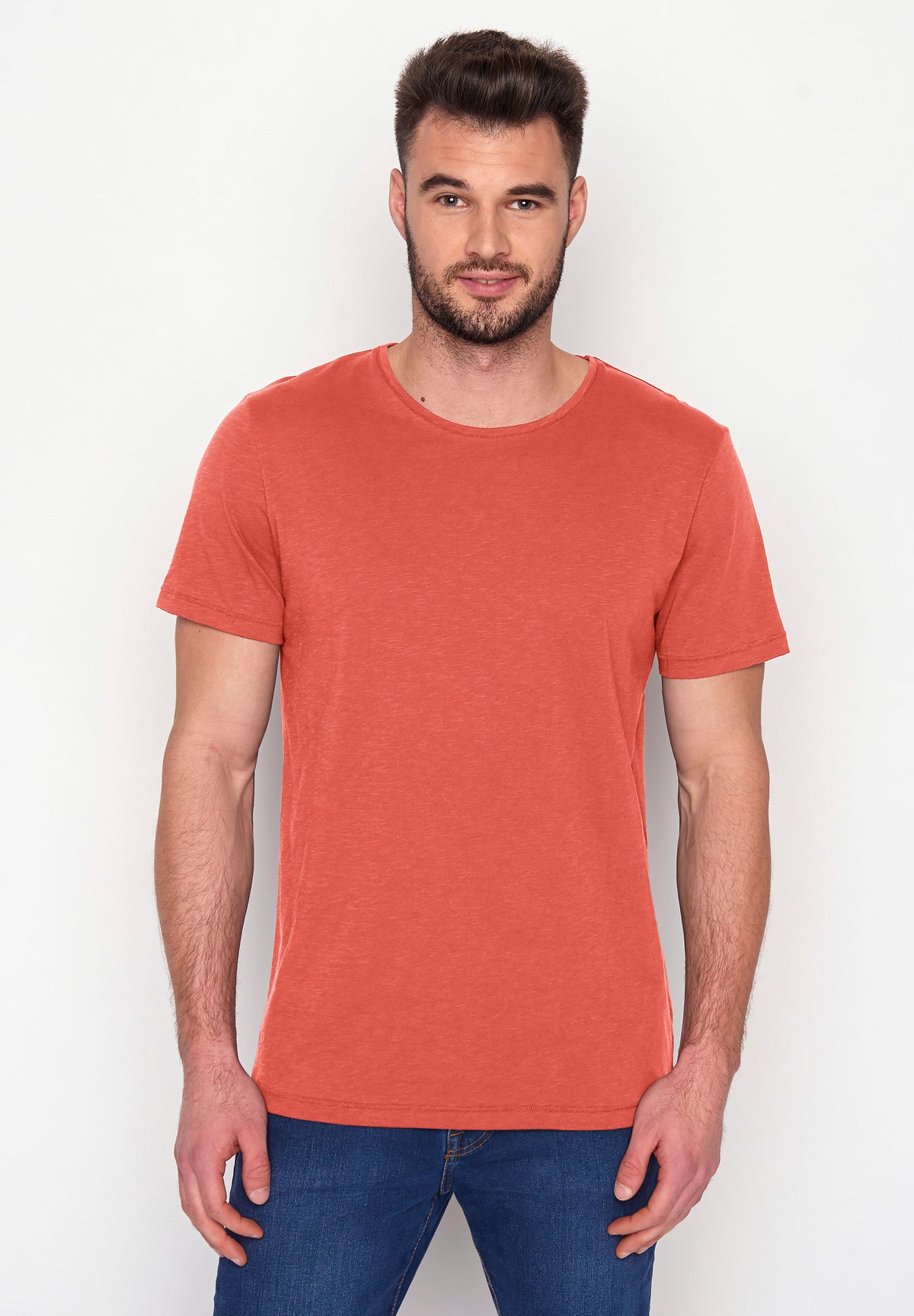Sun Red: Lässiges T-Shirt aus Bio-Baumwolle für Herren [159]