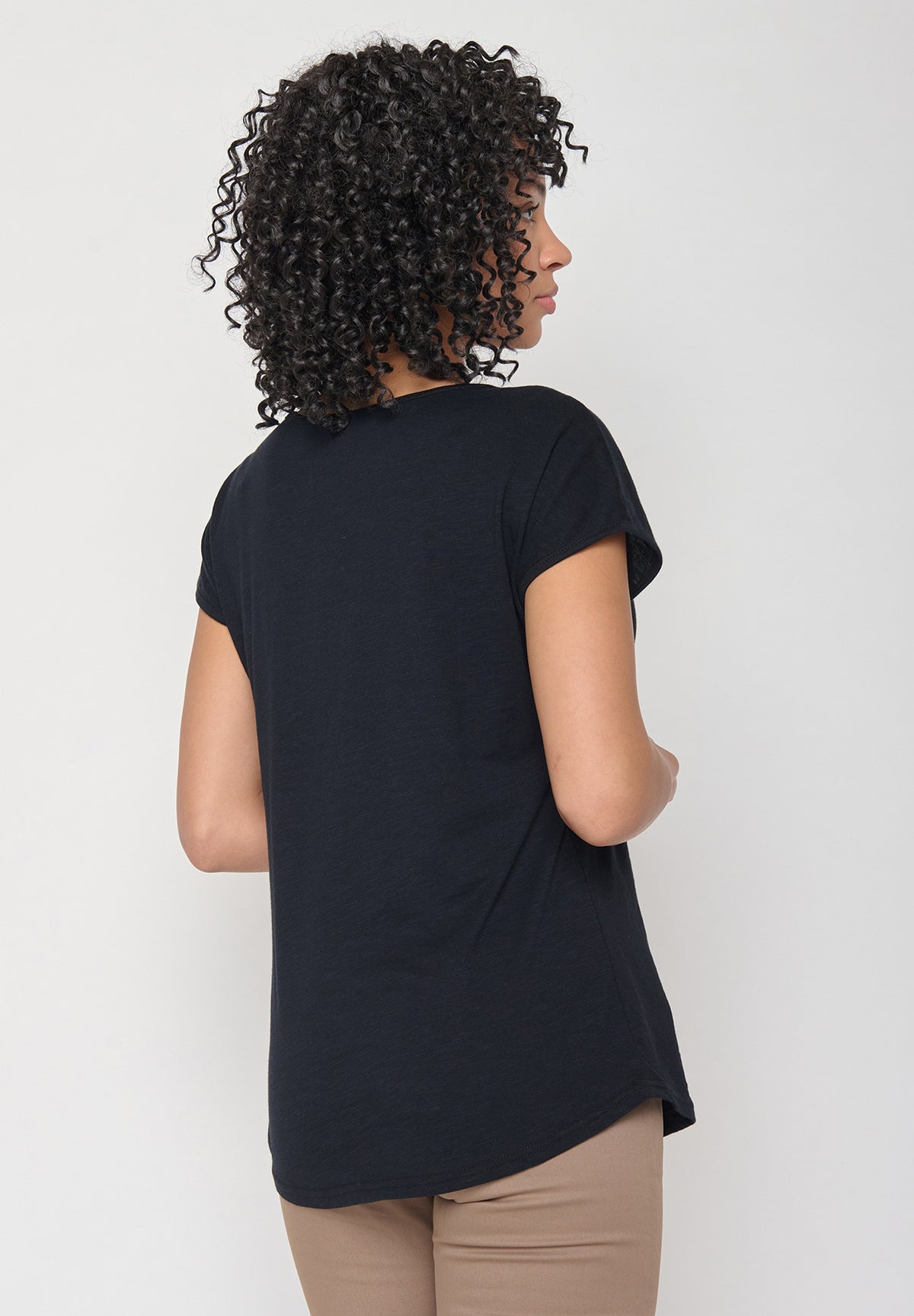 Black: Lässiges T-Shirt aus Bio-Baumwolle für Damen [16216]