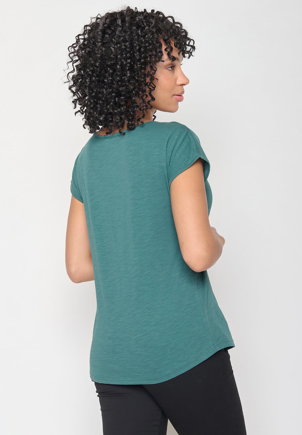 Jungle Green: Lässiges T-Shirt aus Bio-Baumwolle für Damen [16275]