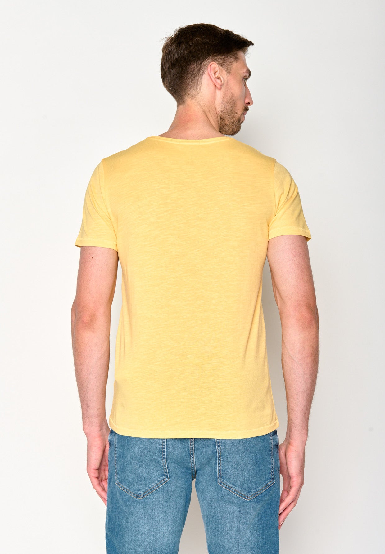 Pastel Yellow: Sportliches T-Shirt aus Bio-Baumwolle für Herren [16428]