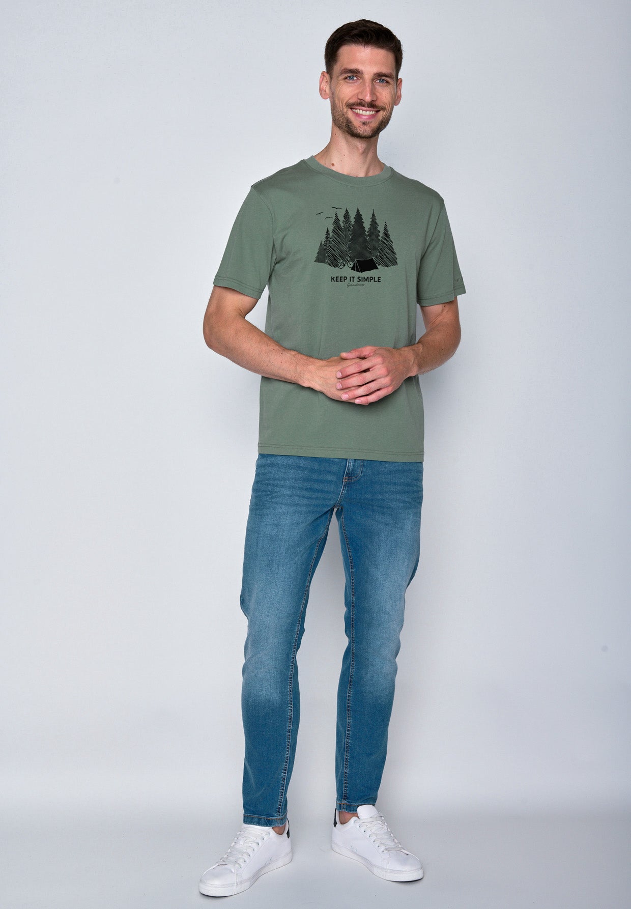 Pale Green: Lässiges Oversize-T-Shirt aus Bio-Baumwolle für Herren [16433]